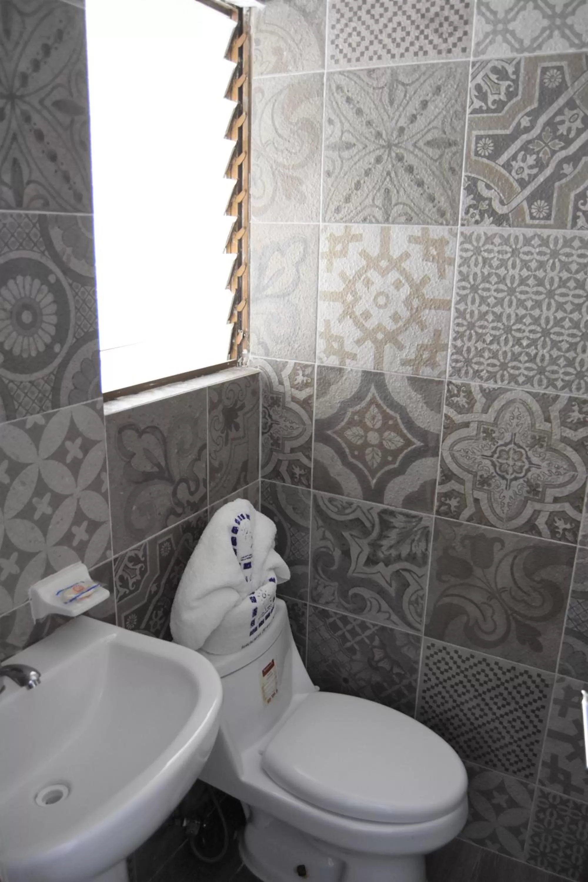 Toilet in Petit Hotel Pilitas