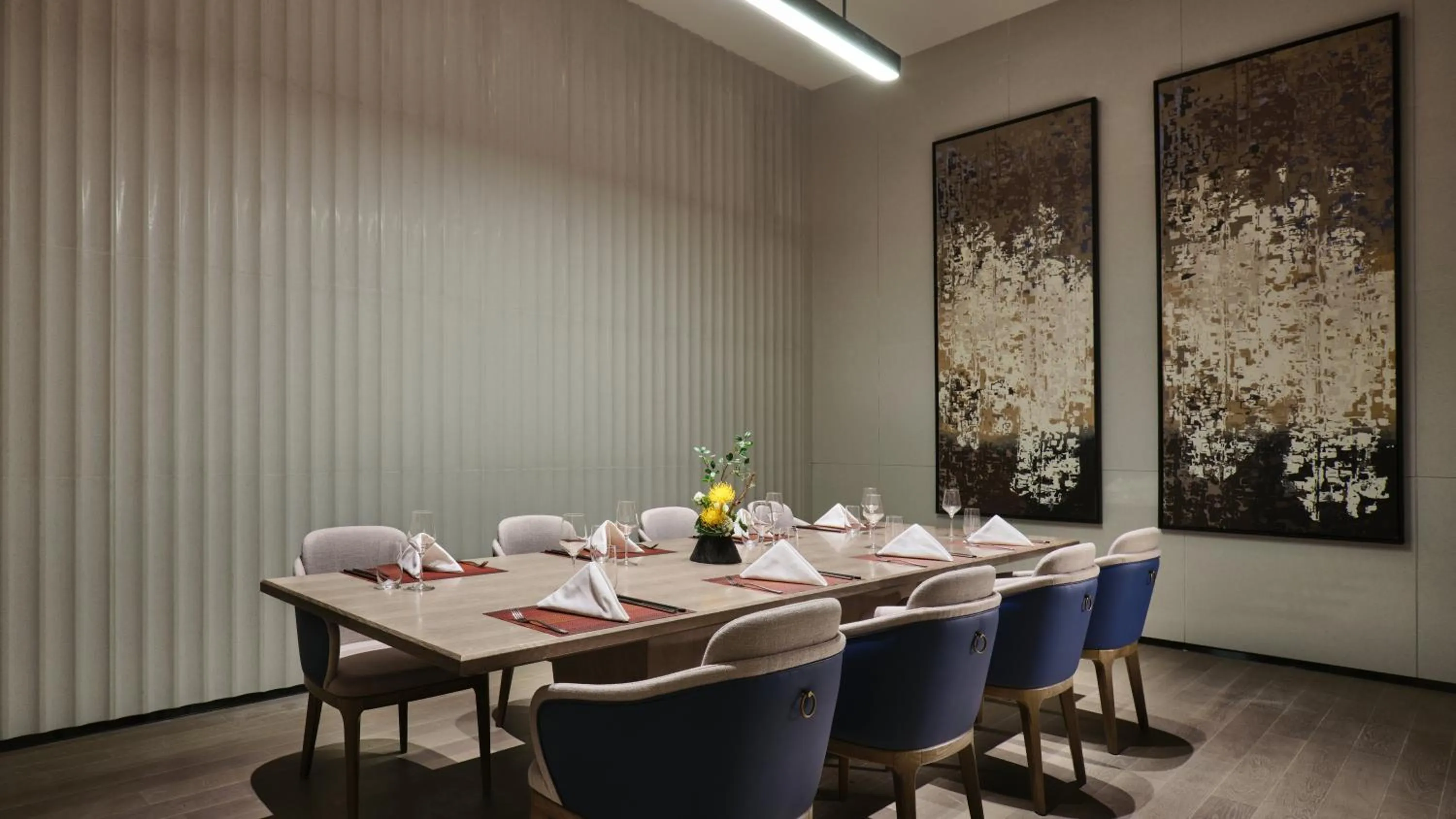 Restaurant/places to eat in Crowne Plaza Wuhan Development Zone by IHG