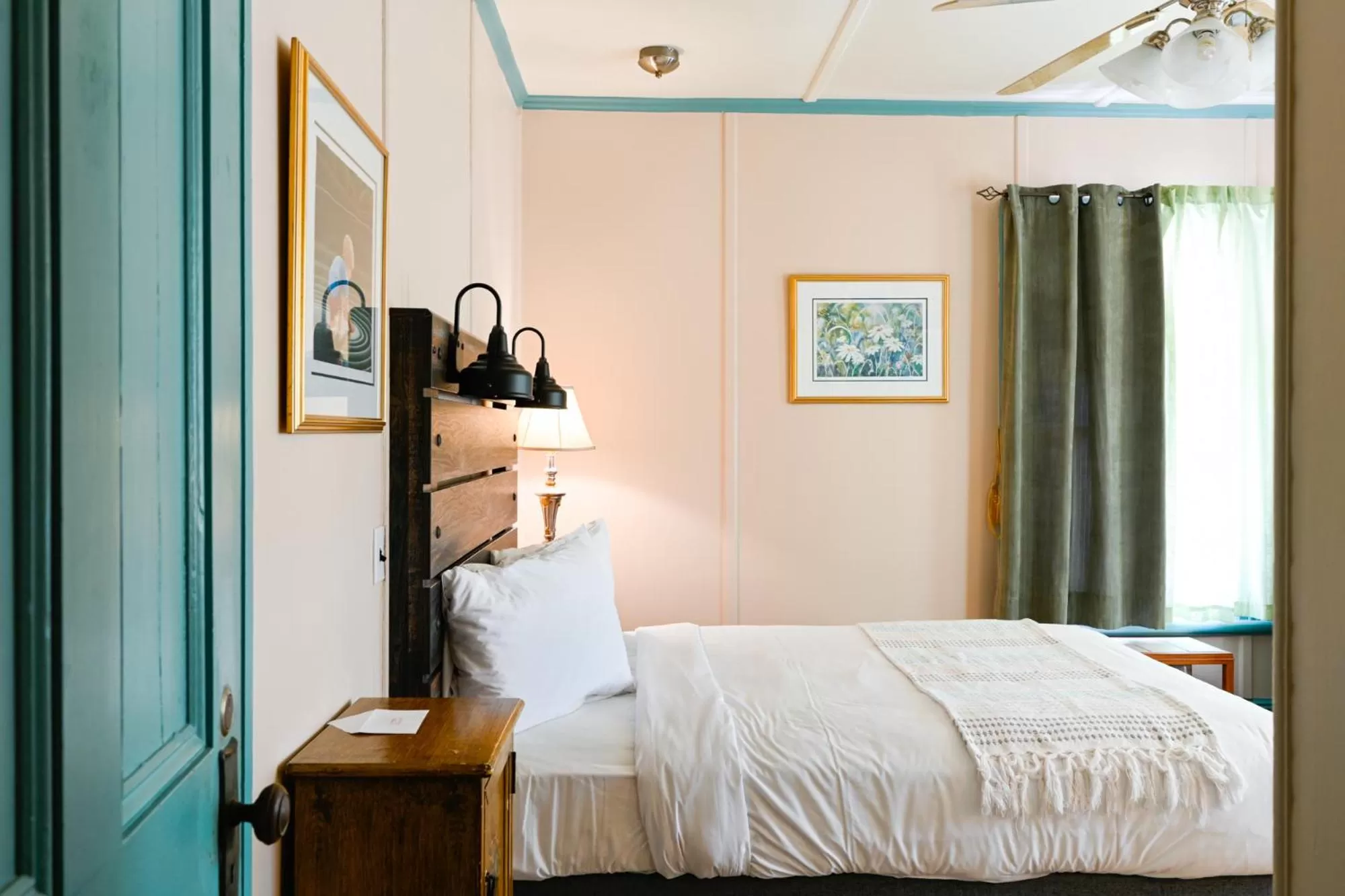 Bed in Hôtel-La Grande Maison et Spa