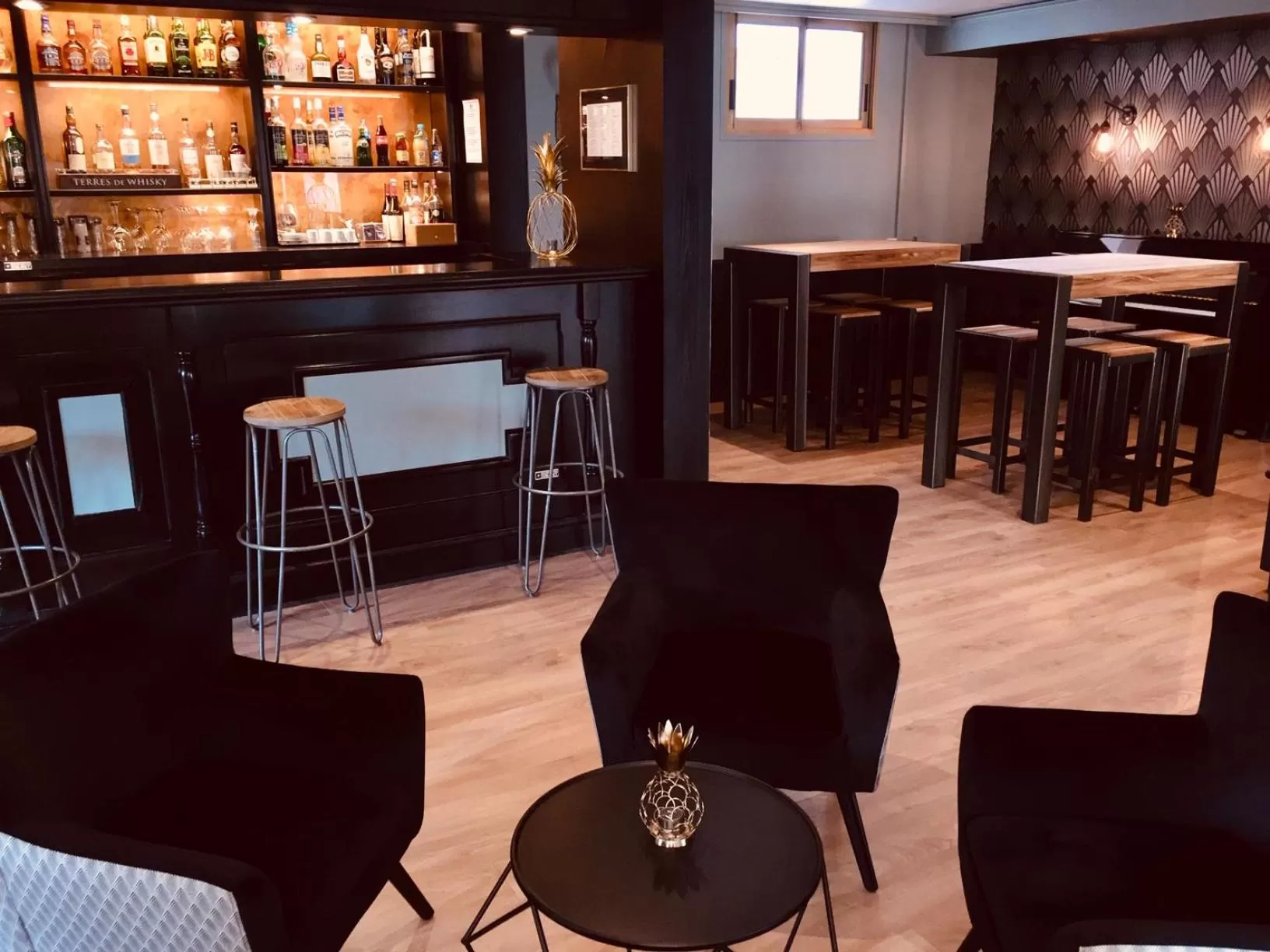 Lounge or bar in Hotel Le Cardinal Rueil Centre