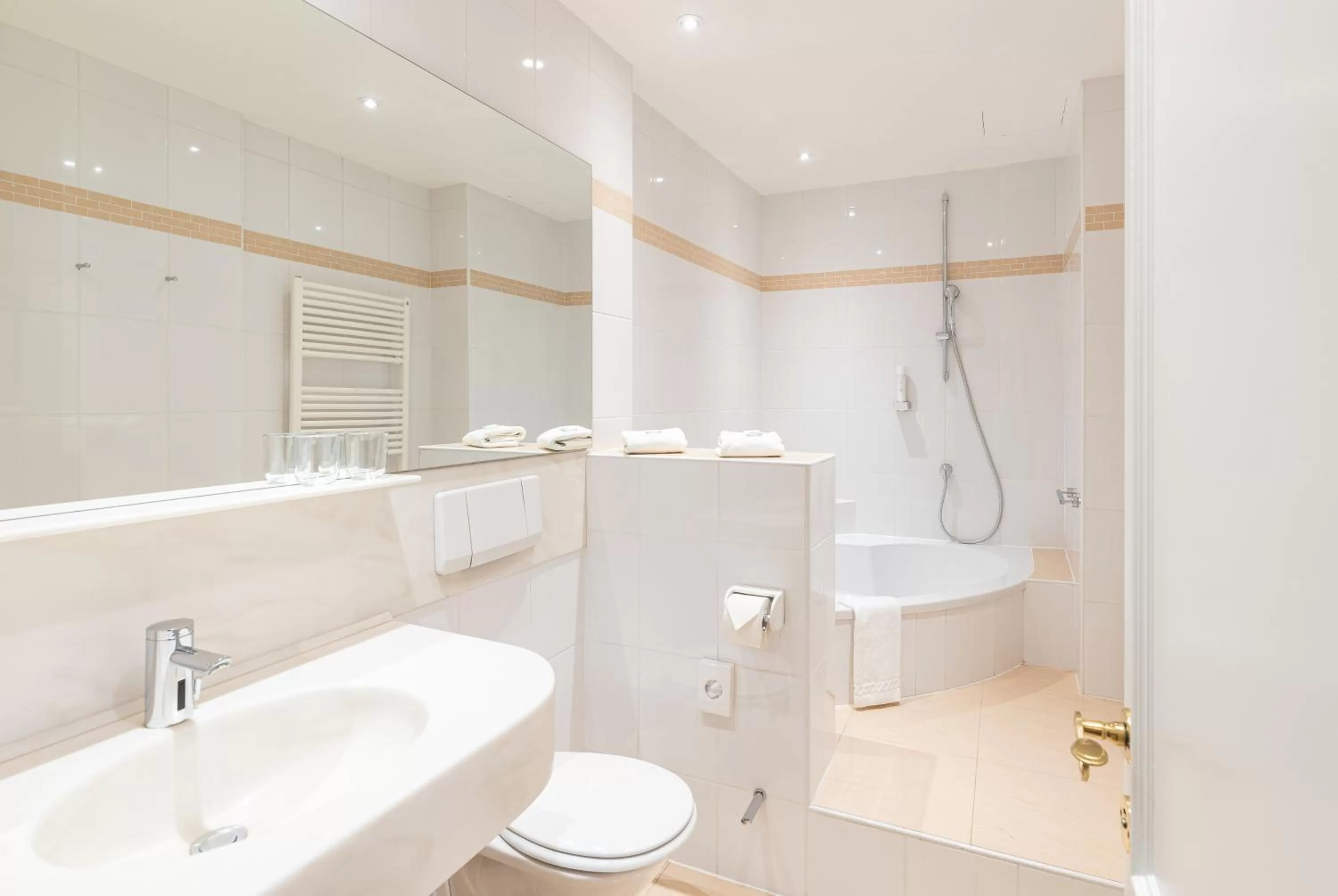 Bathroom in Altstadthotel Wolf-Dietrich