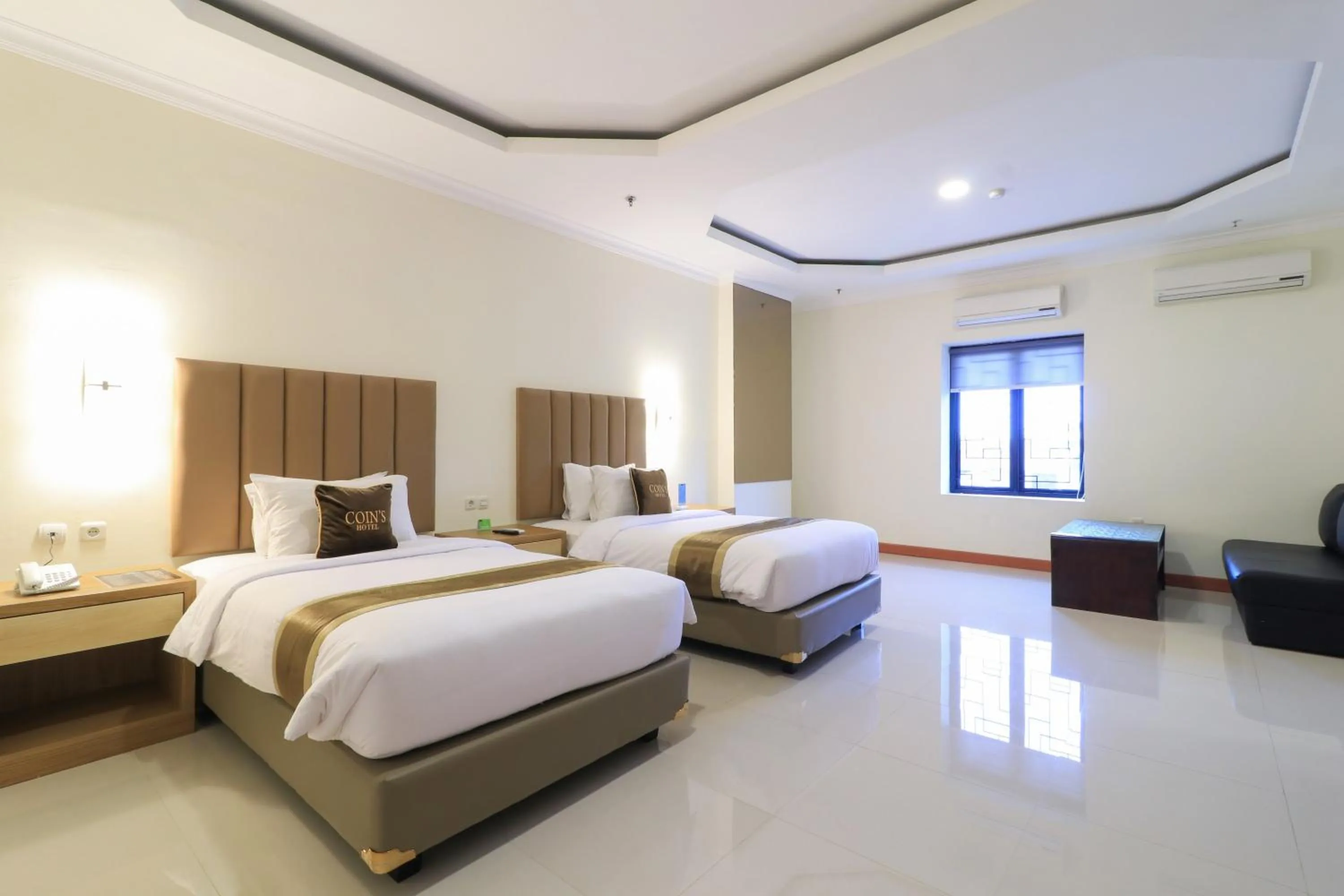 Photo of the whole room, Bed in Coins Hotel Jakarta