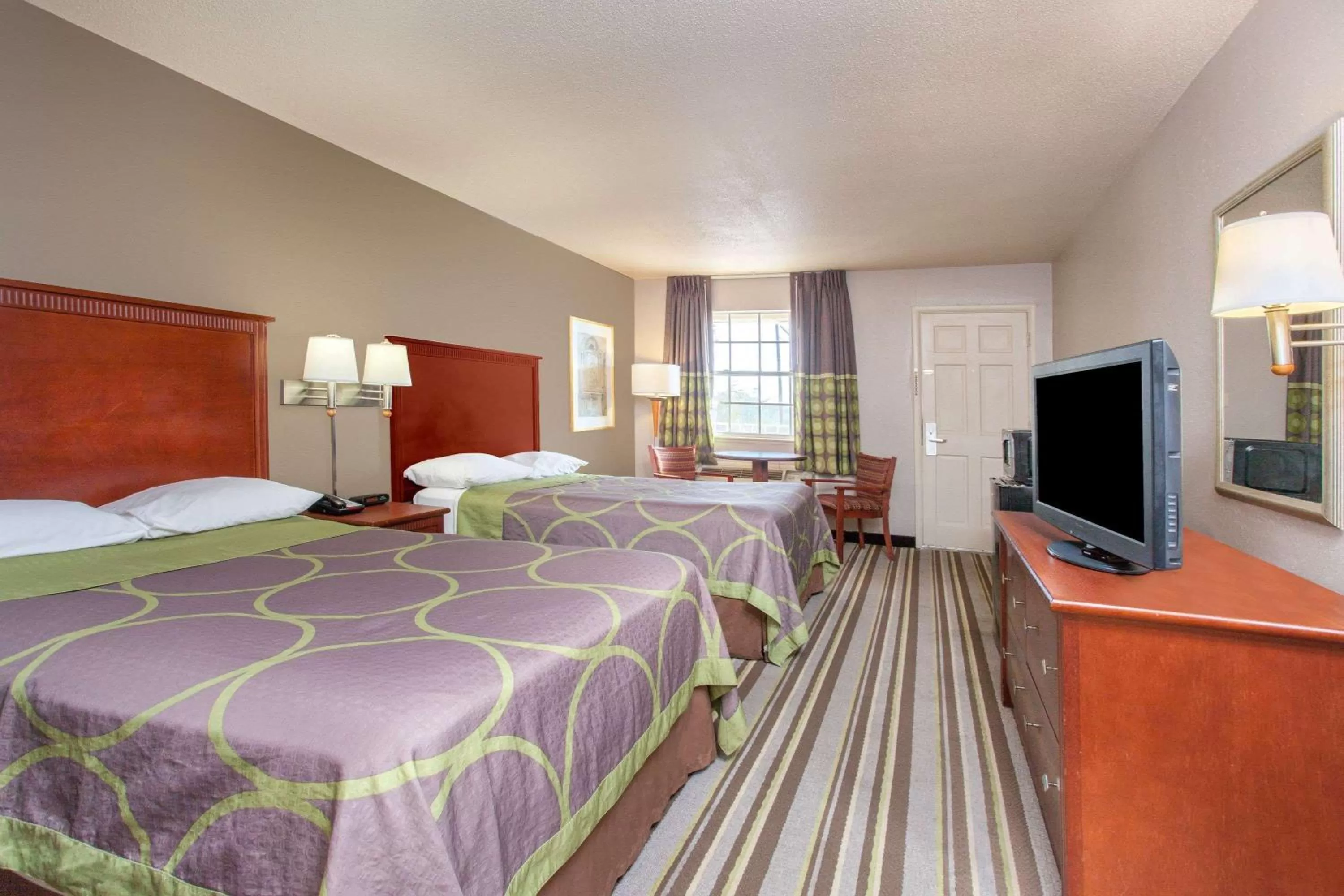 Photo of the whole room, Bed in Super 8 by Wyndham West Monroe