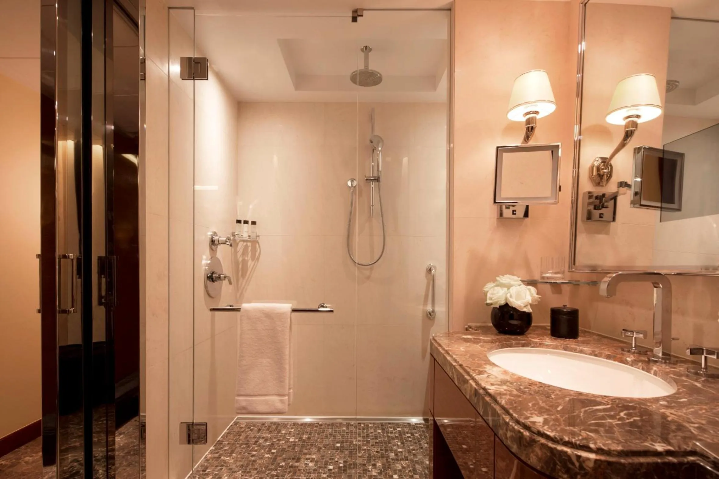 Deluxe Twin Room - Newly Refurbished in Four Seasons Hotel London At Park Lane