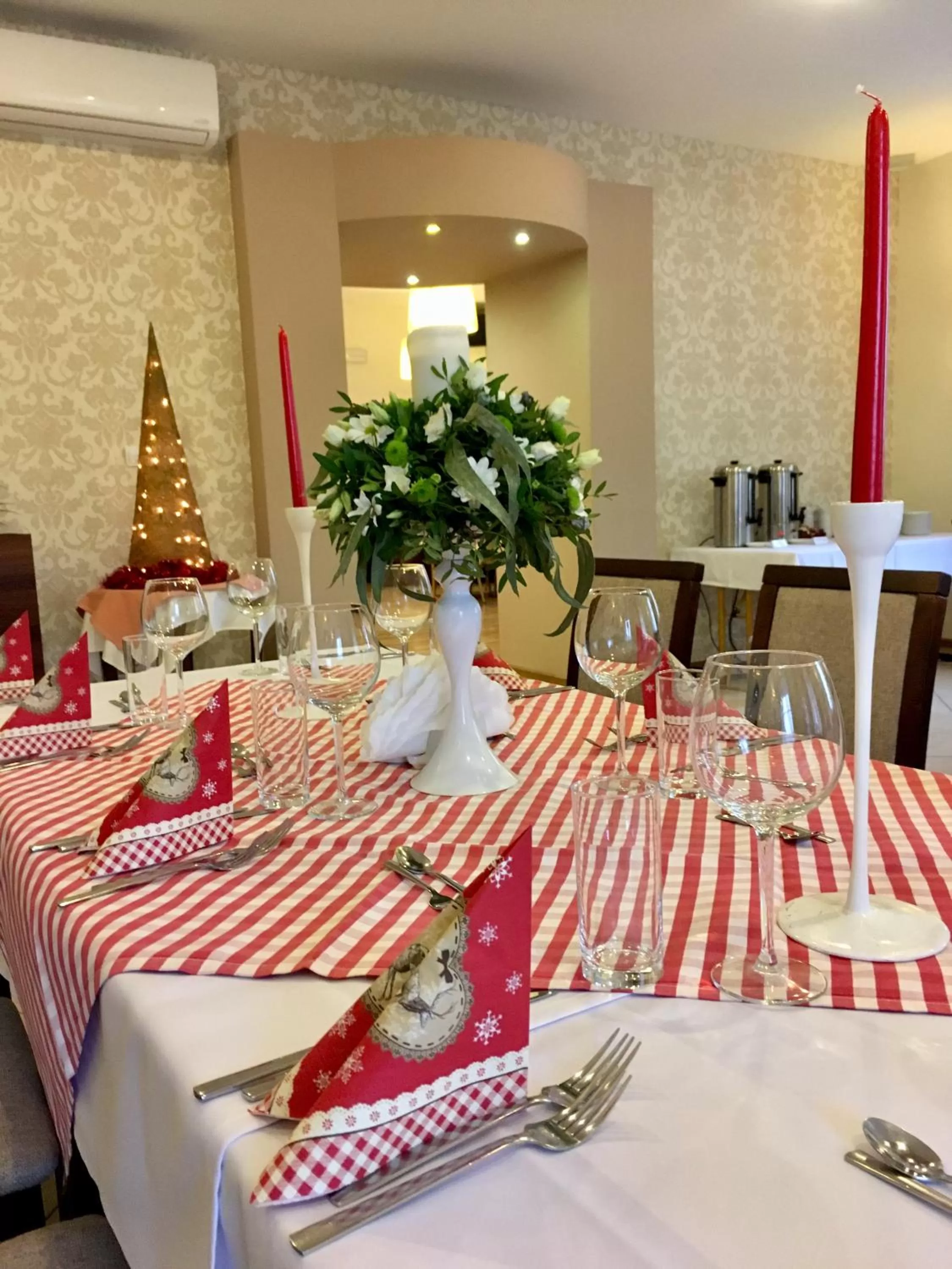 Restaurant/places to eat in Hotel Pod Jeleniem