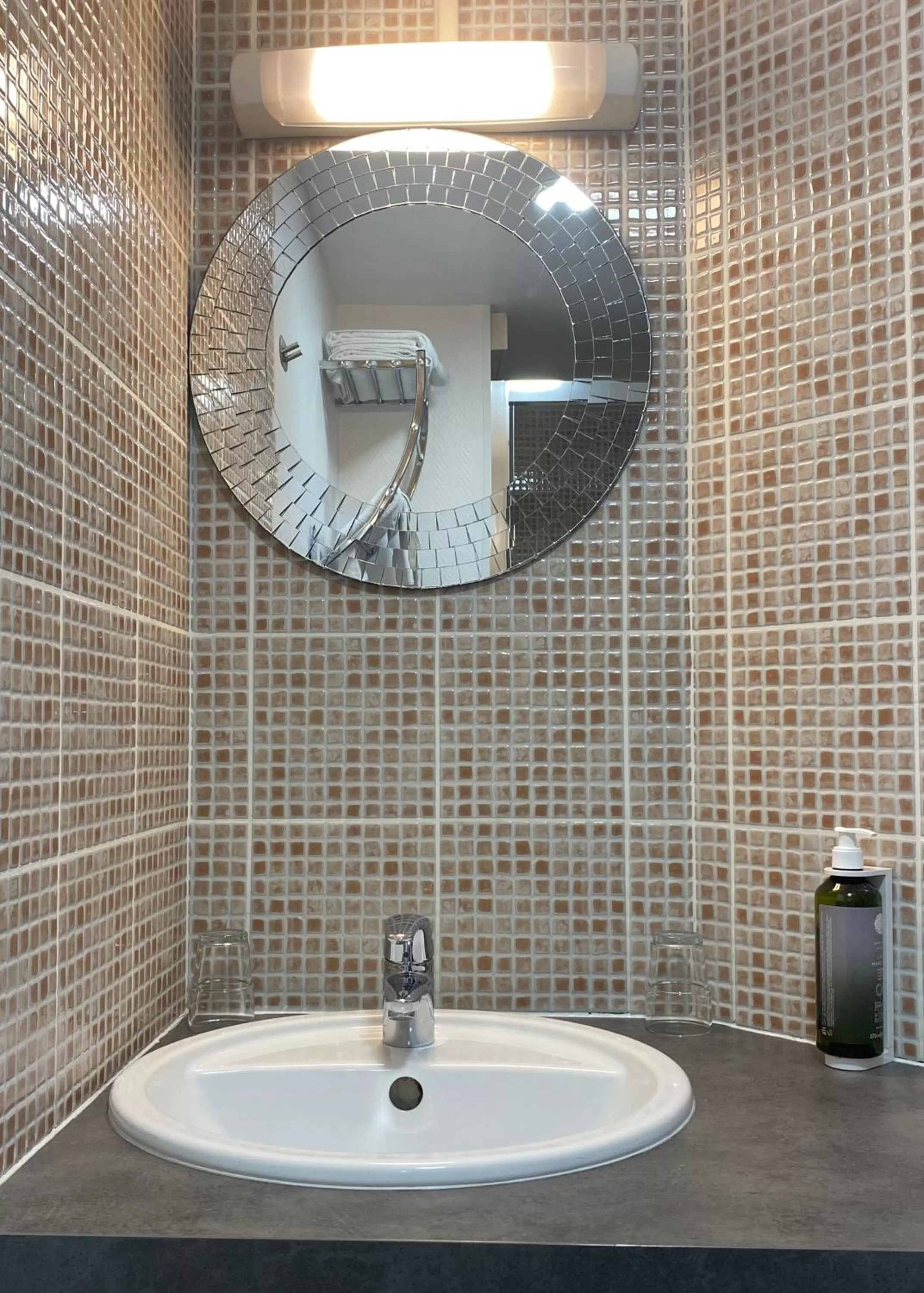 Bathroom in Contact Hotel LE SUD Montpellier Aéroport Parc Expo Arena