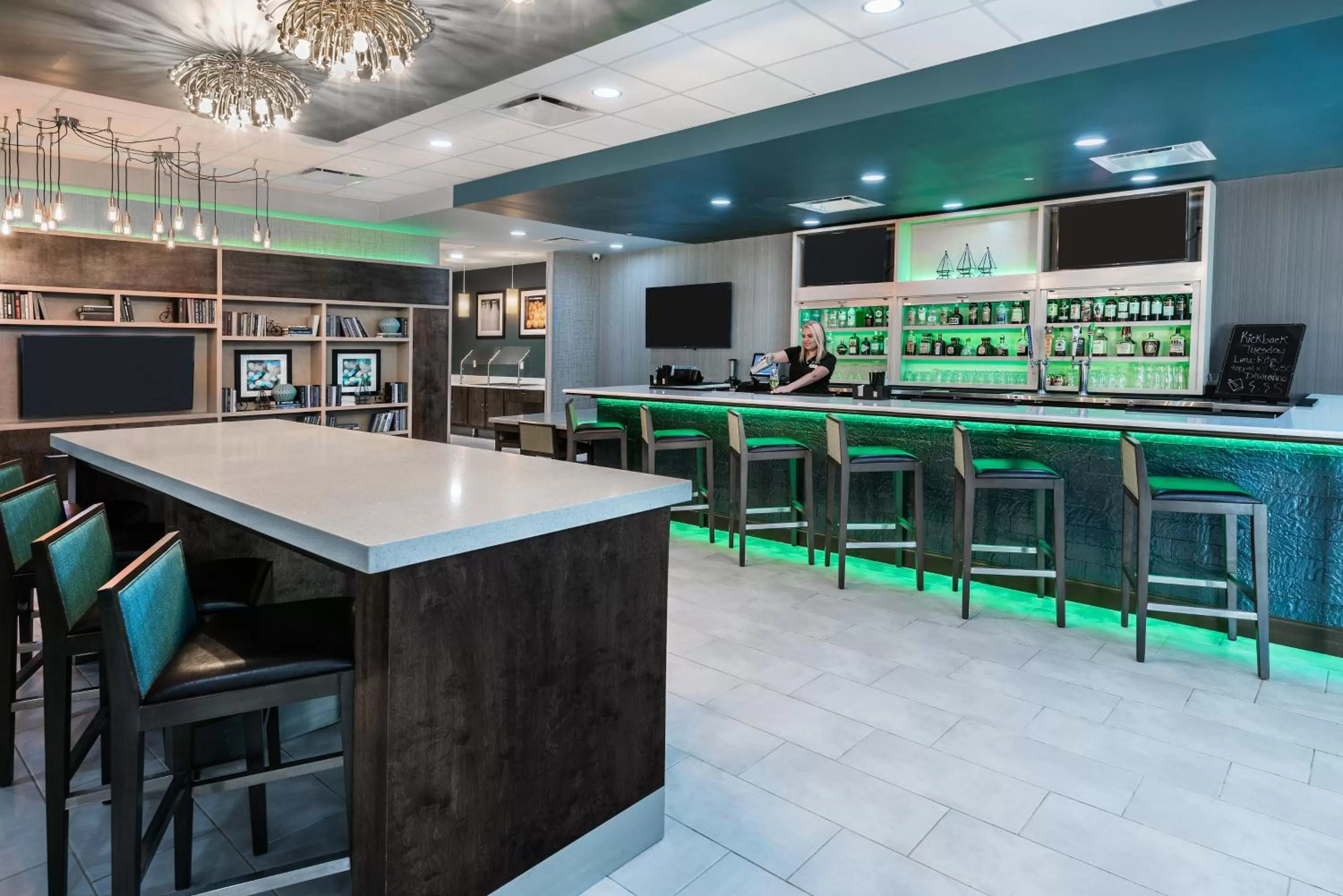 Lounge or bar in Holiday Inn - Beaumont East-Medical Ctr Area by IHG