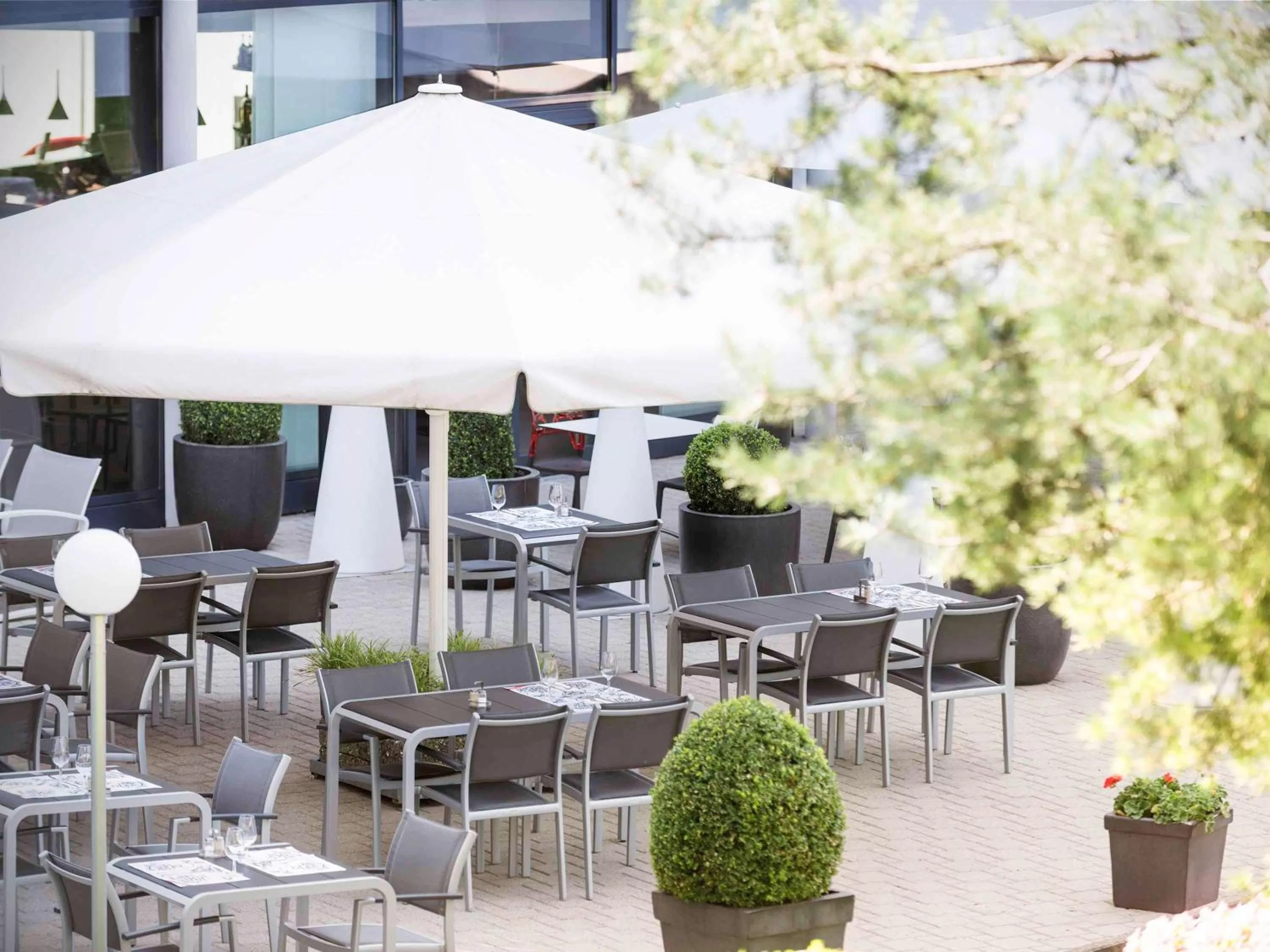 Restaurant/places to eat in Novotel Suites Genève Aéroport