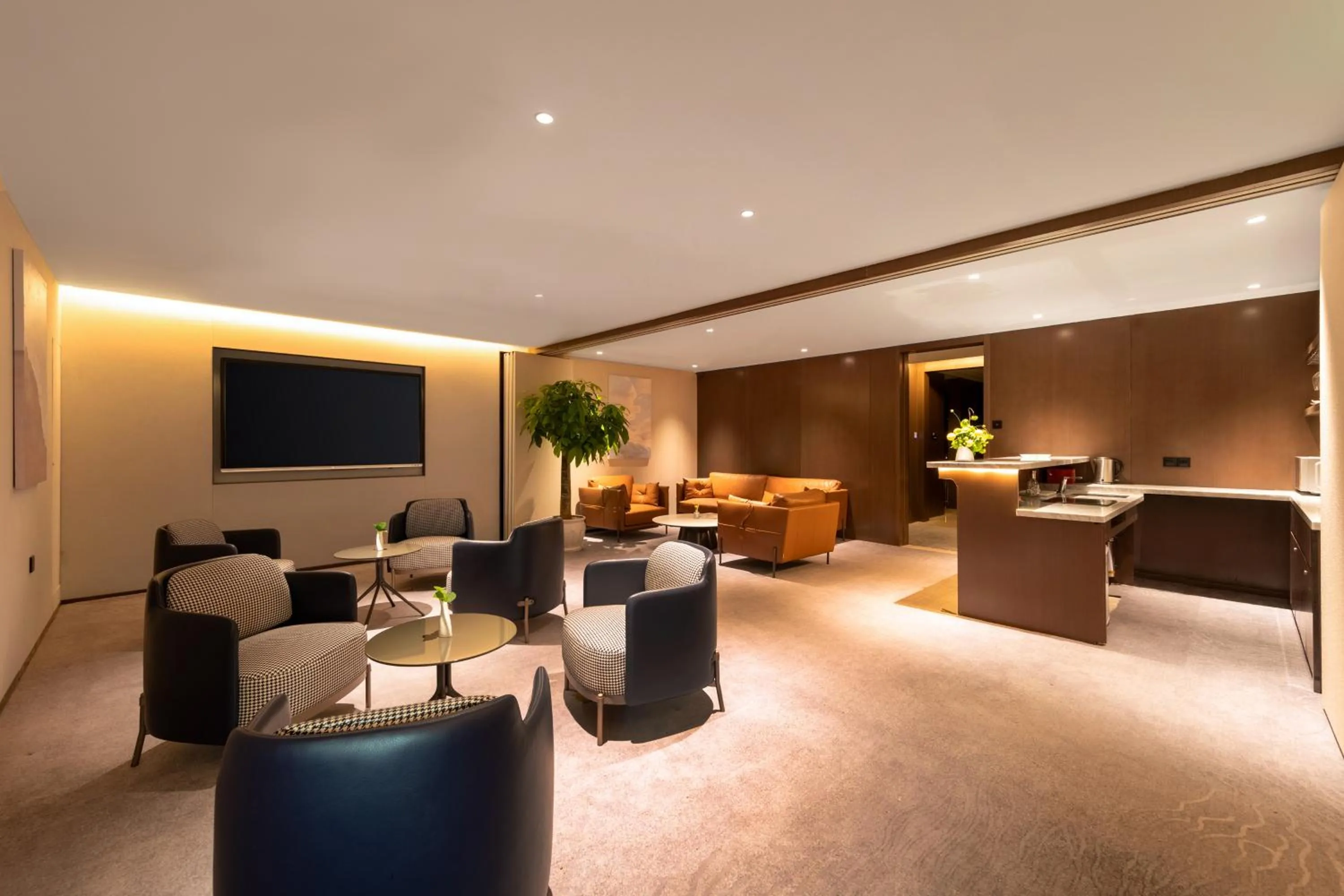 Honder International Hotel - Free shuttle bus between hotel and exhibition center during Canton Fair period