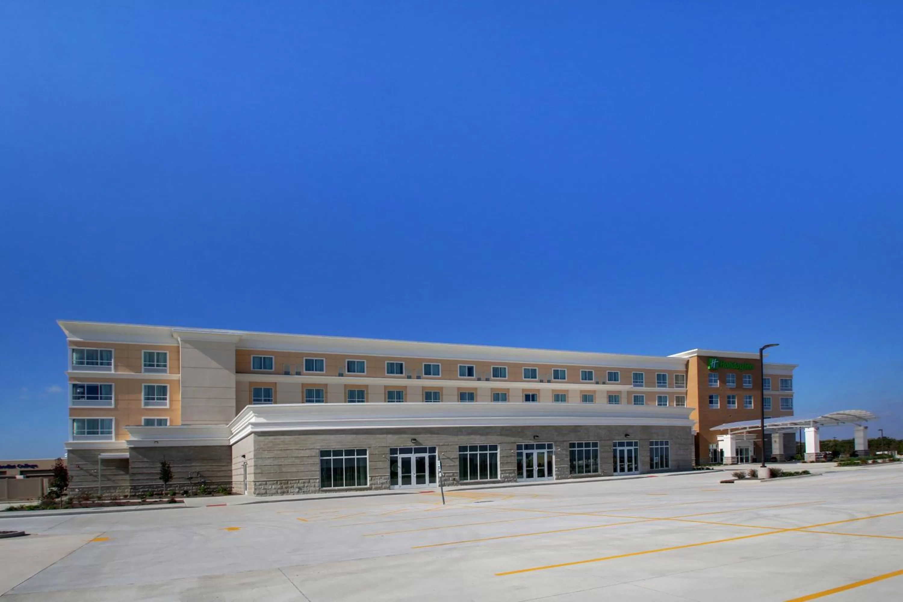 Property building in Holiday Inn & Suites Peoria at Grand Prairie by IHG