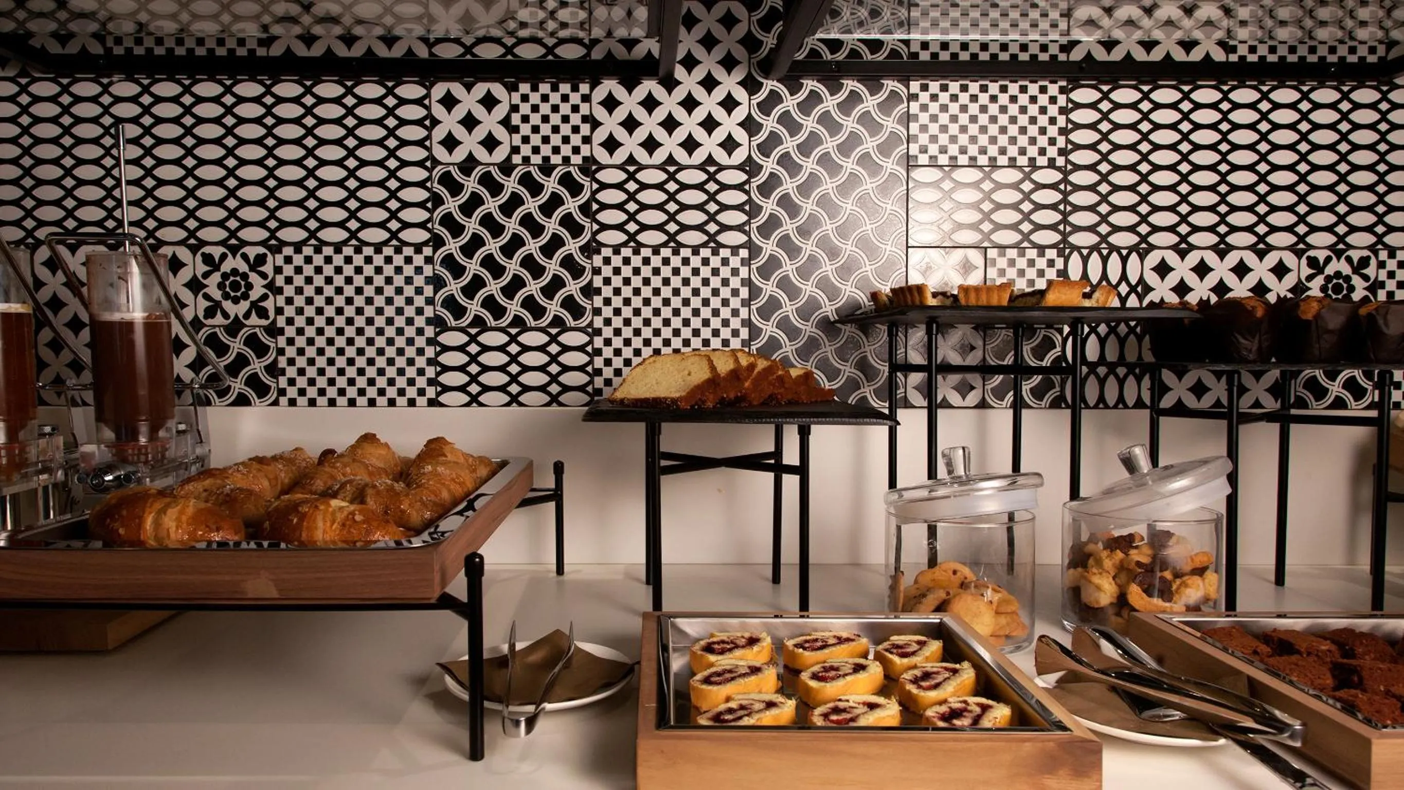 Continental breakfast in G Hotel Pescara