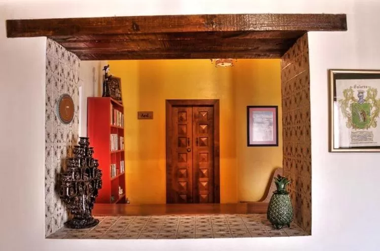 Decorative detail in El Zopilote Mojado