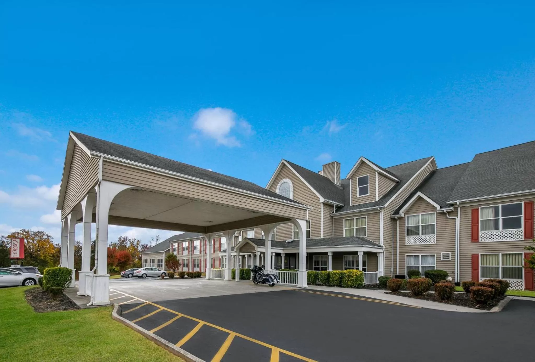 Property building in Red Roof Inn & Suites Knoxville East