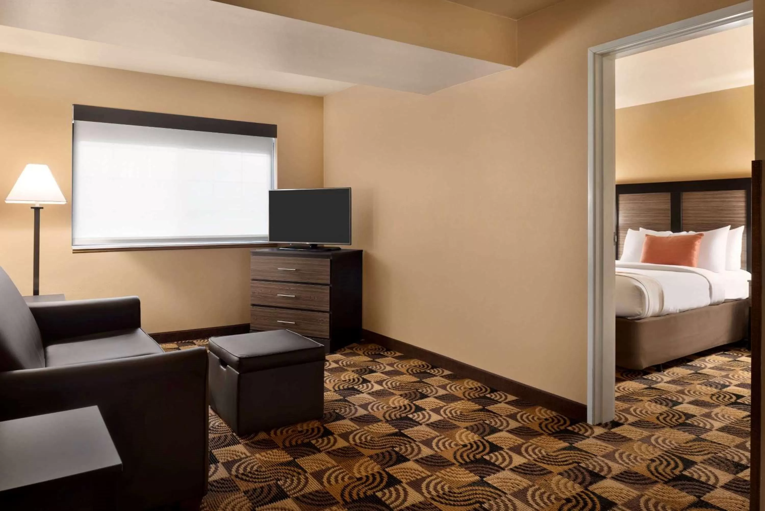 Photo of the whole room, Bed in Hawthorn Extended Stay by Wyndham Milwaukee Airport