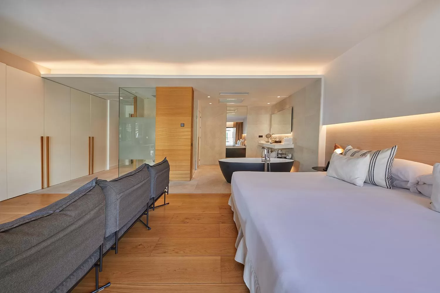 Photo of the whole room, Bed in Nakar Hotel