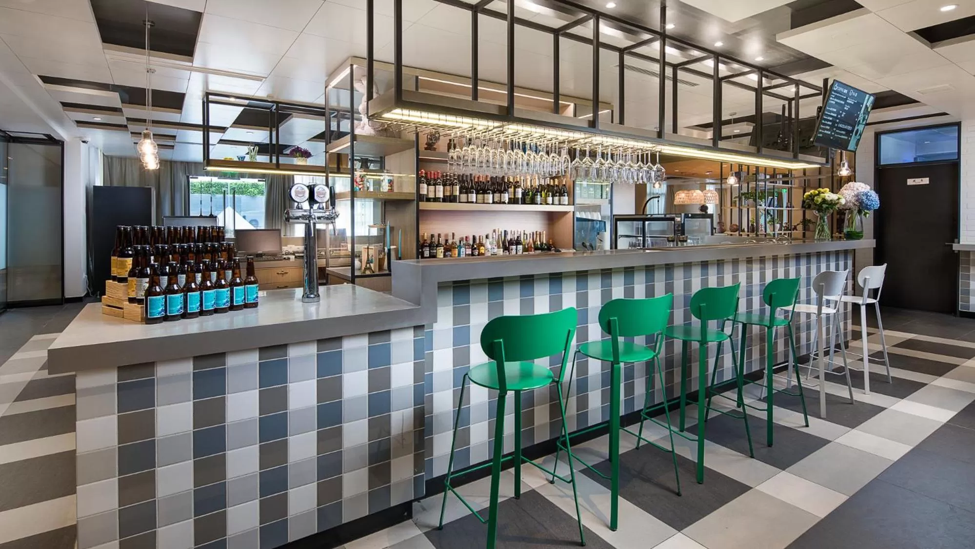 Restaurant/places to eat in Campanile Hotel - Shanghai Jing'an Temple