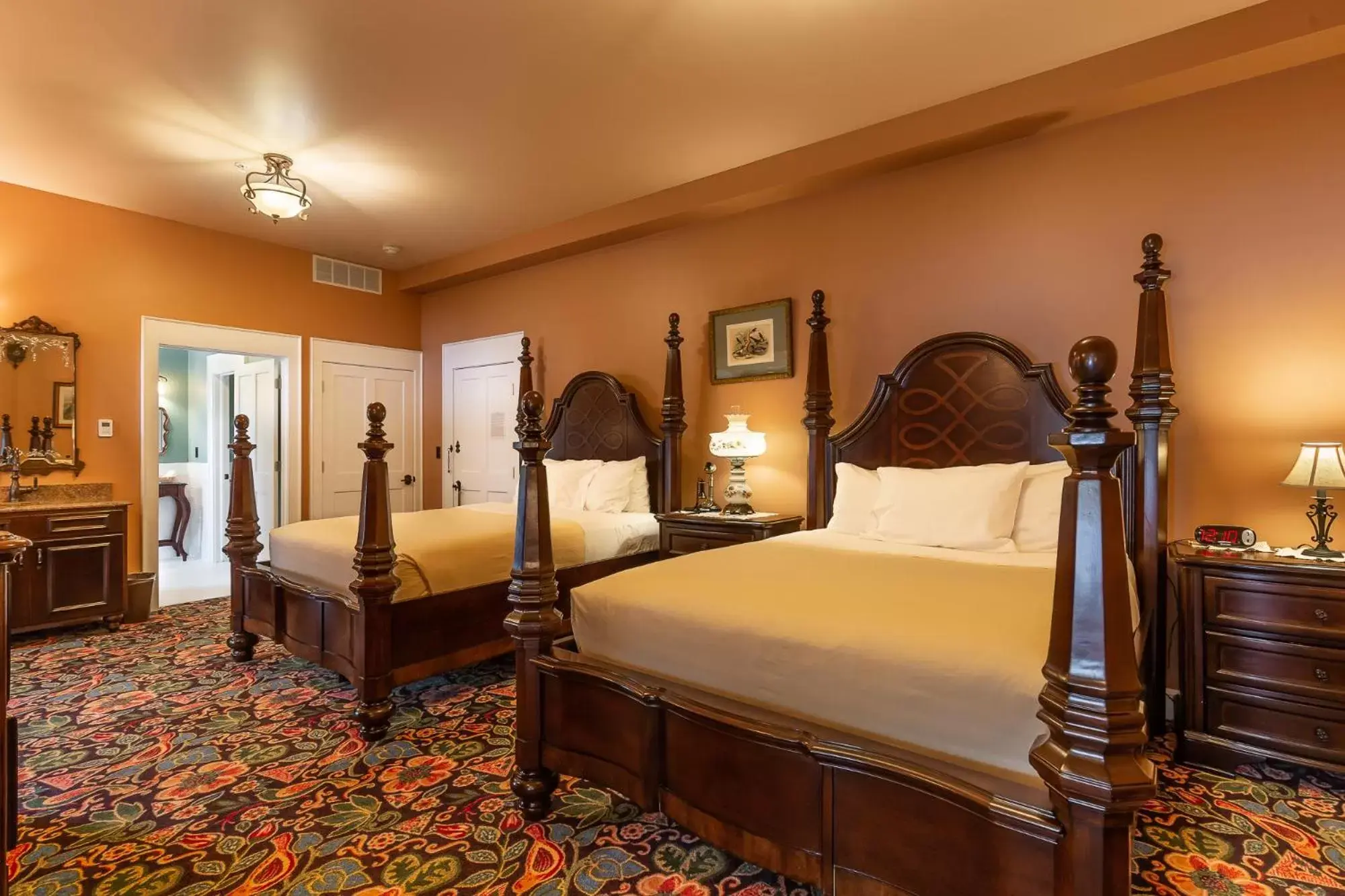 Superior Queen Room in Steele Mansion Inn & Gathering Hub Superior Queen Room in Steele Mansion Inn & Gathering Hub