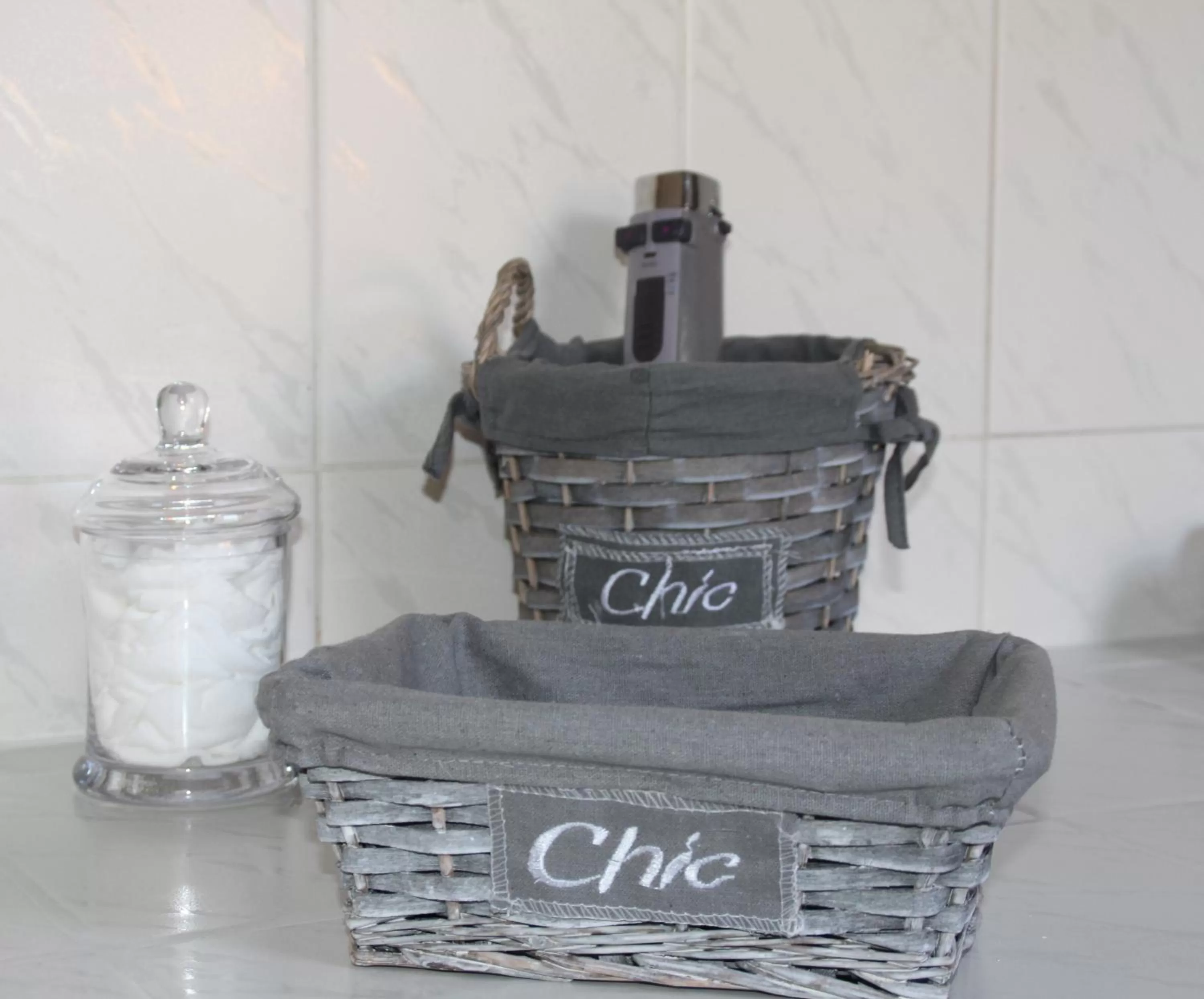 Decorative detail in Une Chambre en Ville