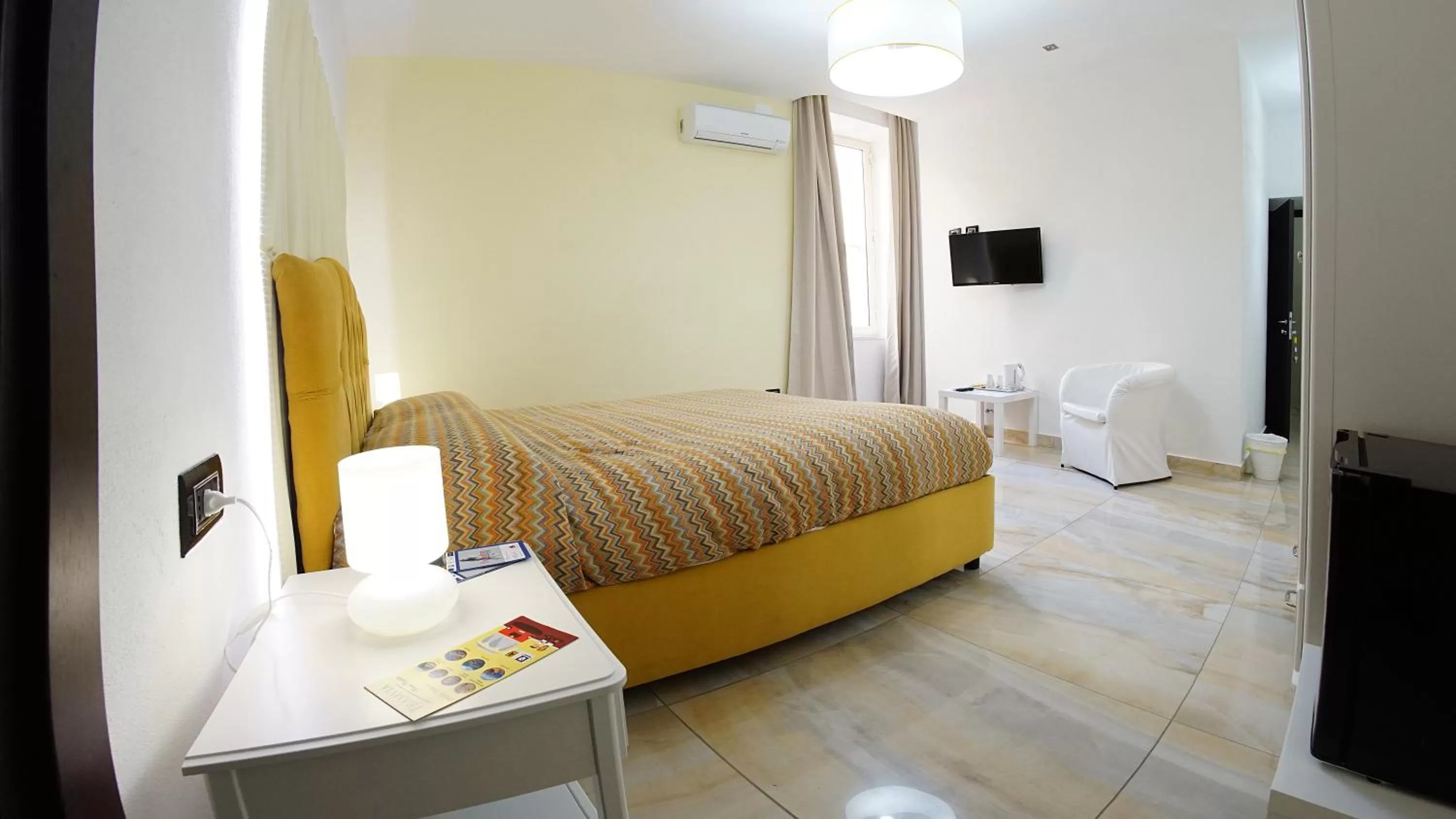 Photo of the whole room, Bed in Beverello Suite