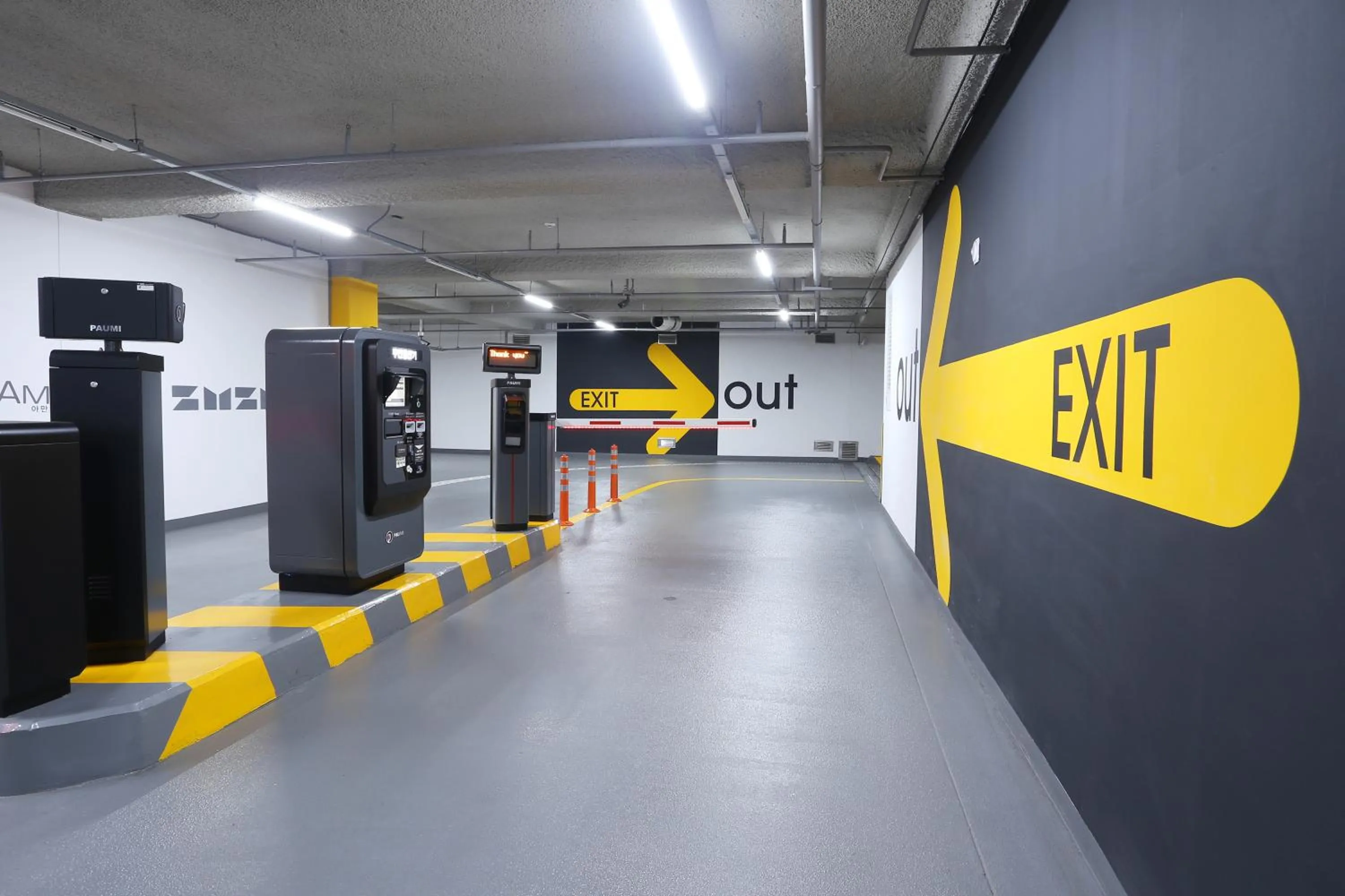 Parking in Amanti Hotel Seoul Hongdae