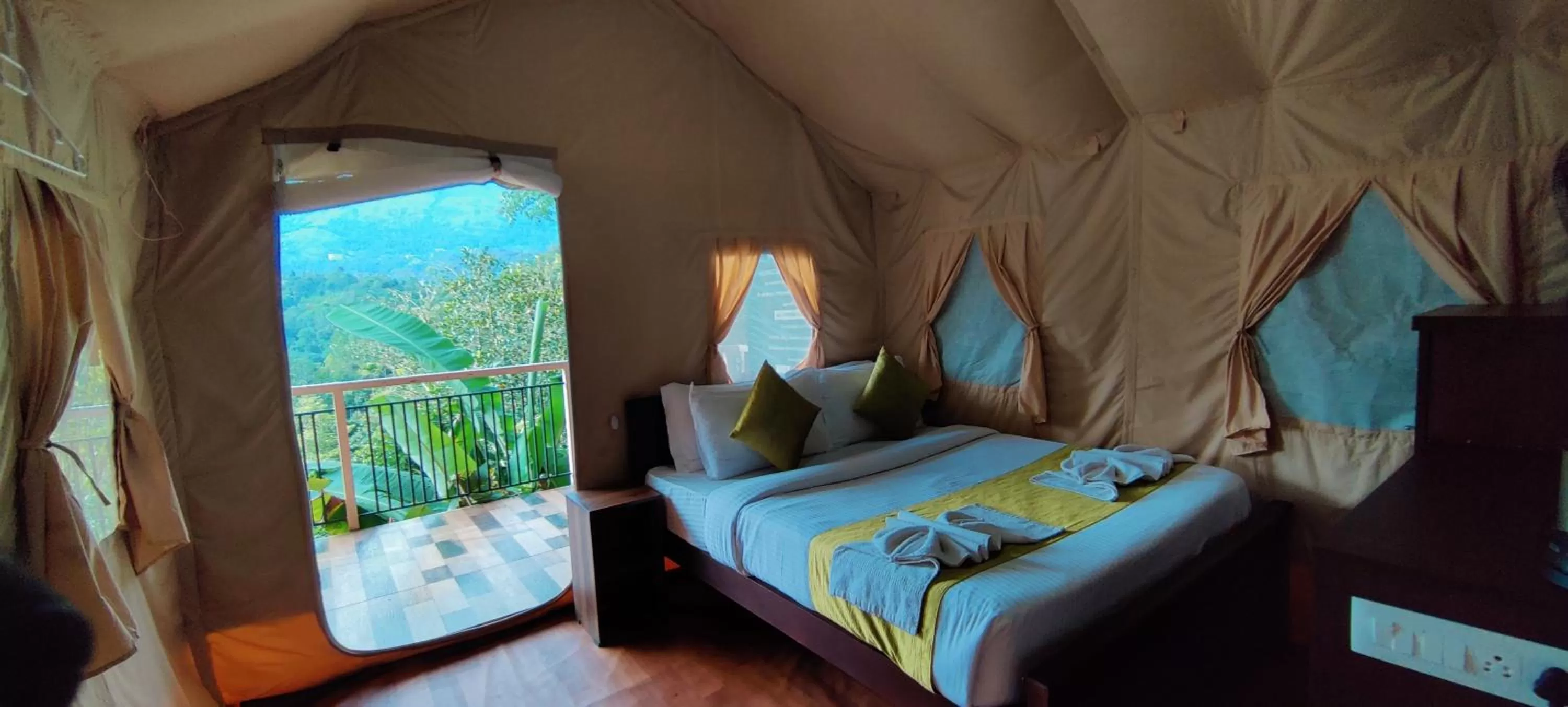 Bed in Chalona Jungle Vibe