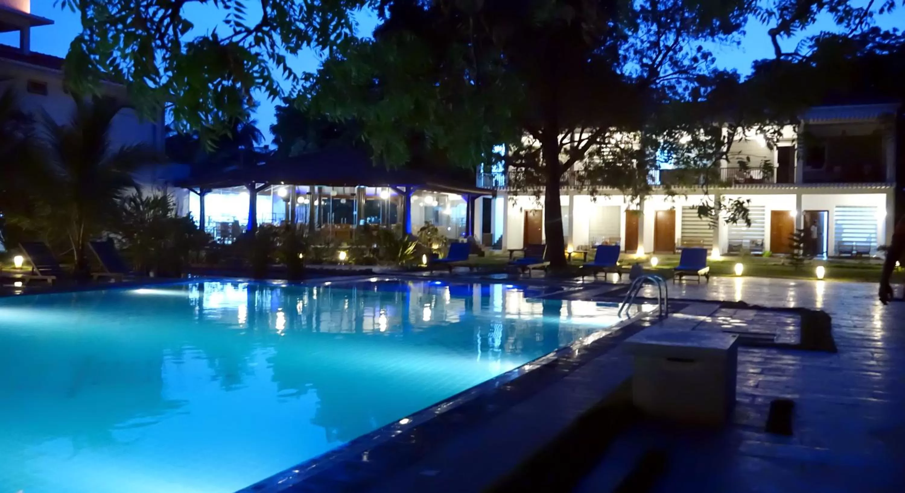 Swimming pool in Anantamaa Hotel