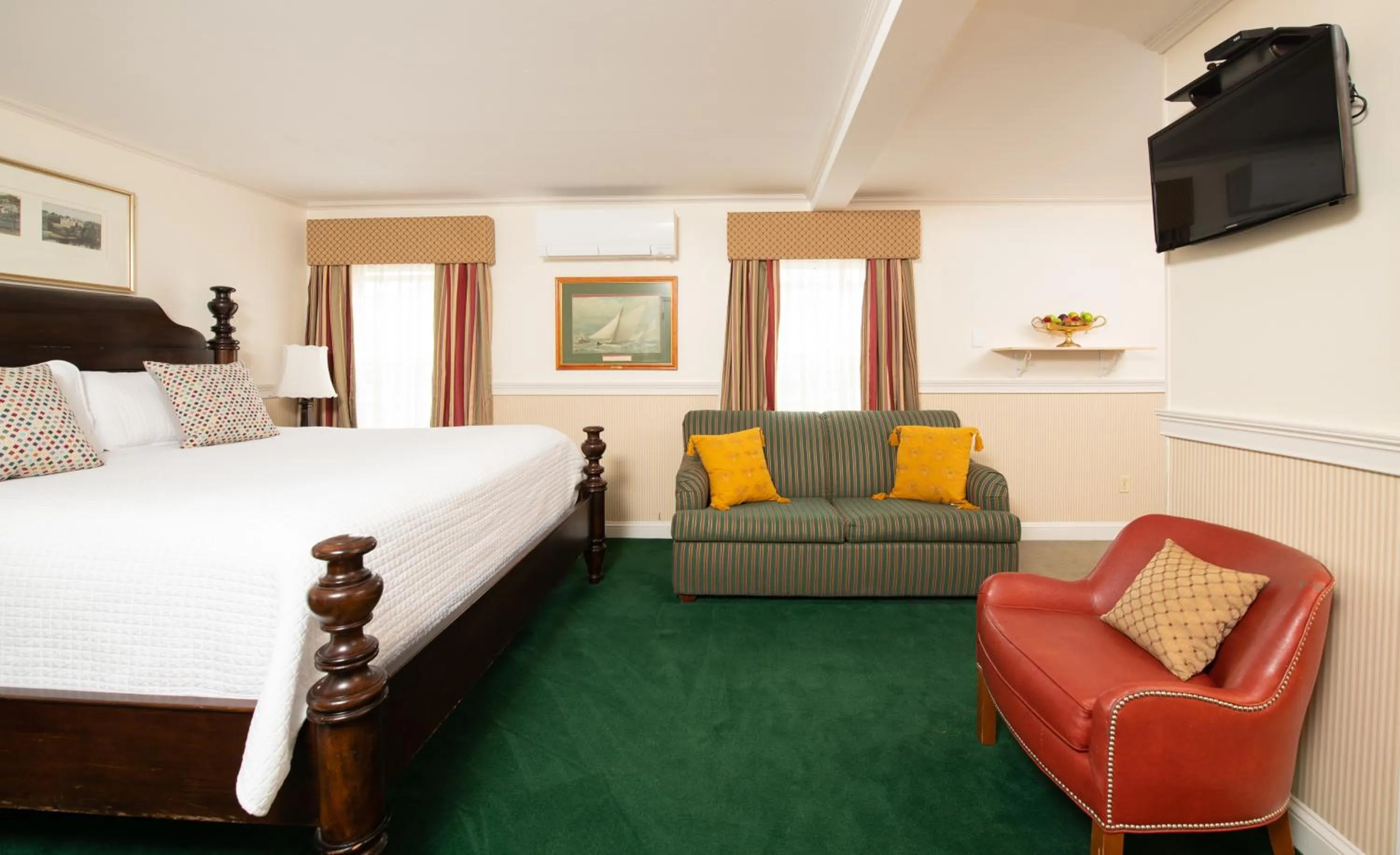 Bed in America's Cup Inn Newport