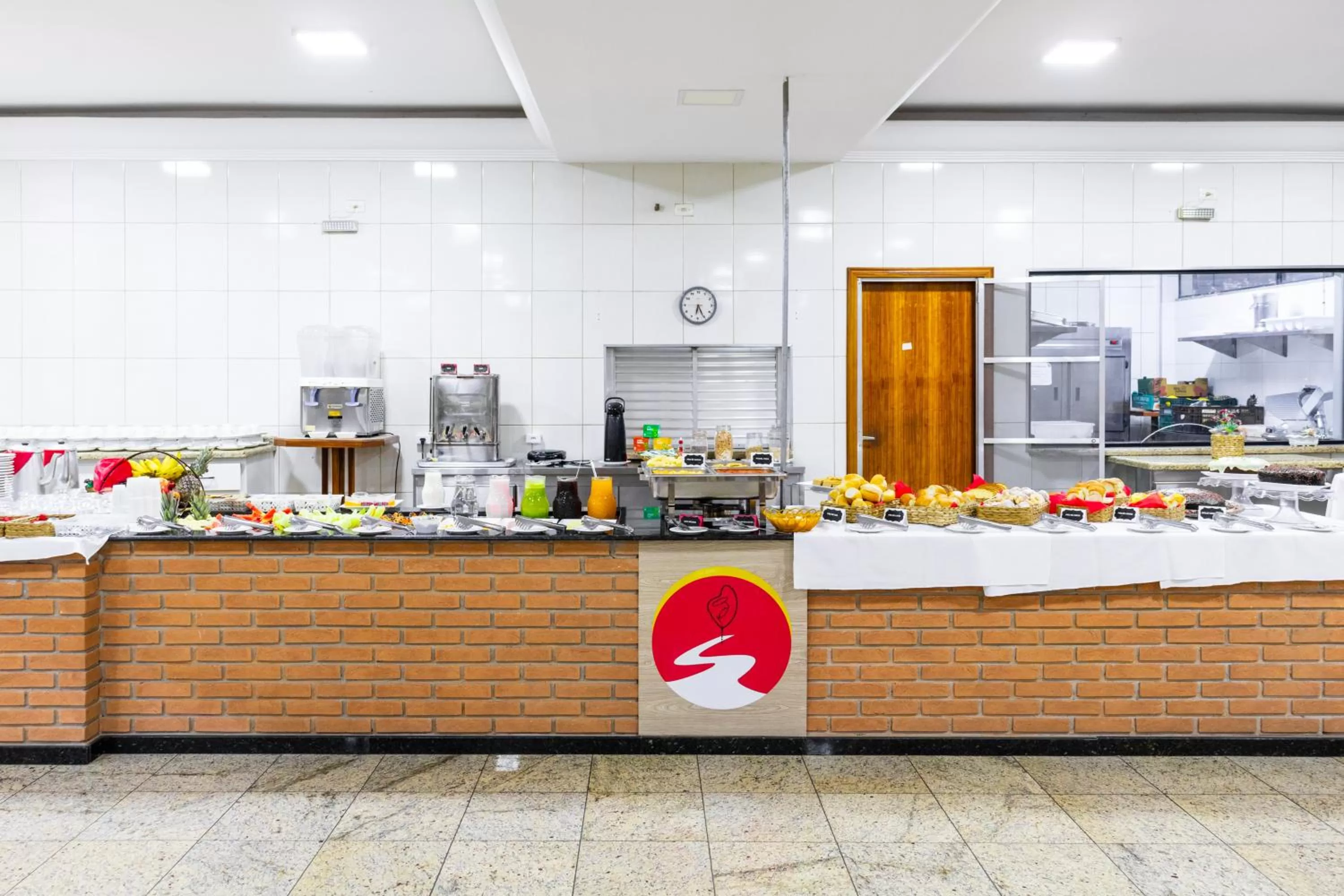 Buffet breakfast in Hotel Caminho do Rosário