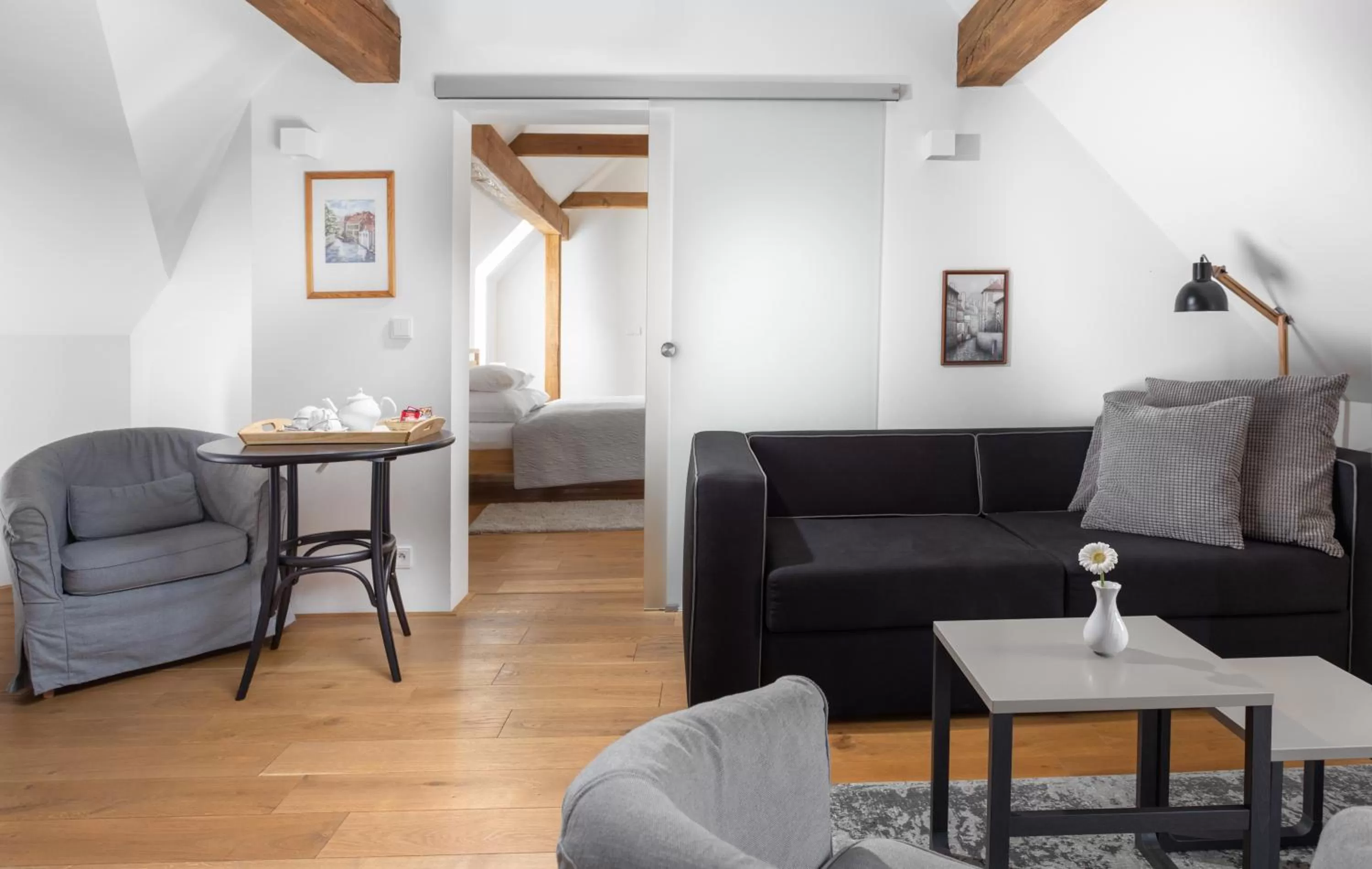 Living room in Hotel At the White Lily