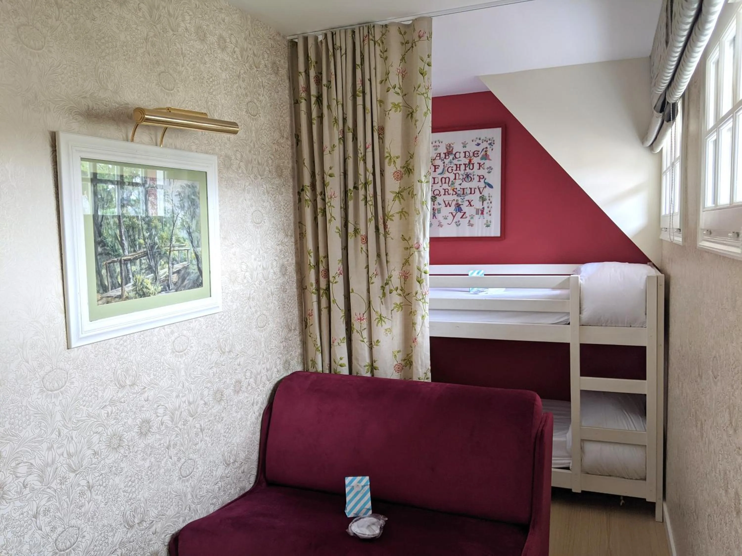 bunk bed, Bed in Hôtel Le Saint Christophe