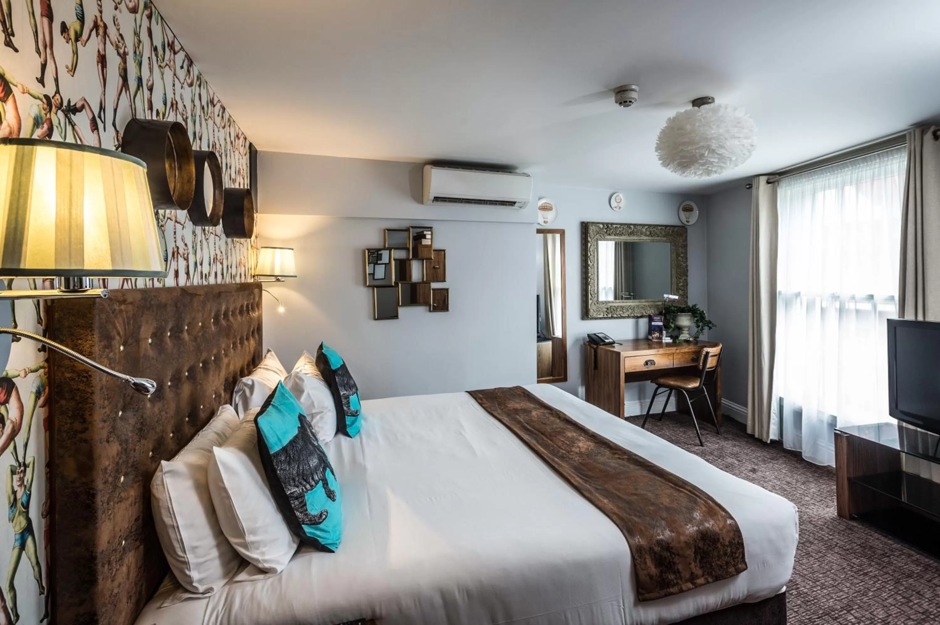 Photo of the whole room, Bed in Mercure Nottingham City Centre Hotel