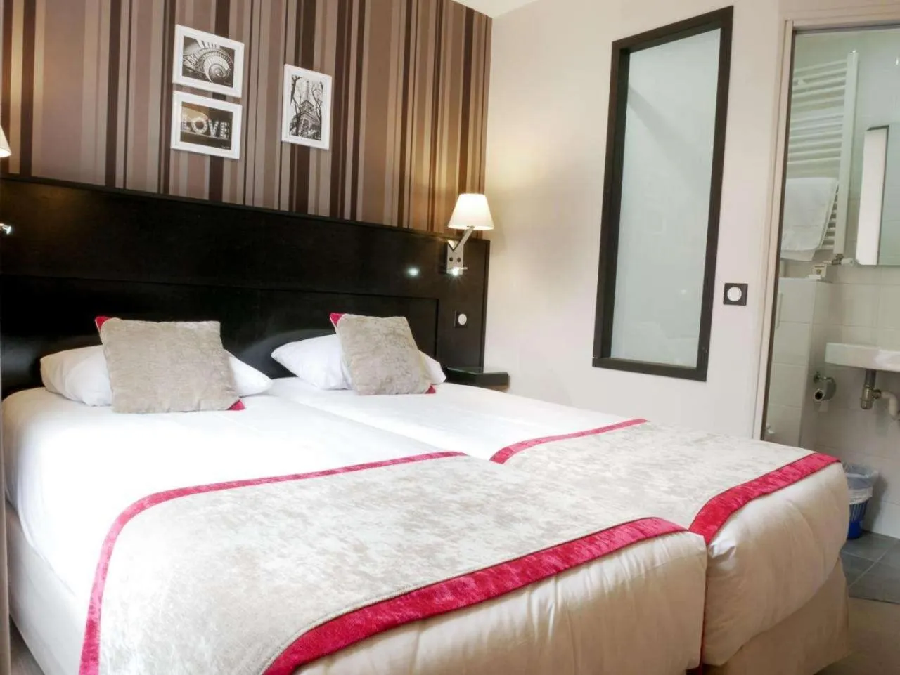 Bedroom, Bed in Bonséjour Montmartre