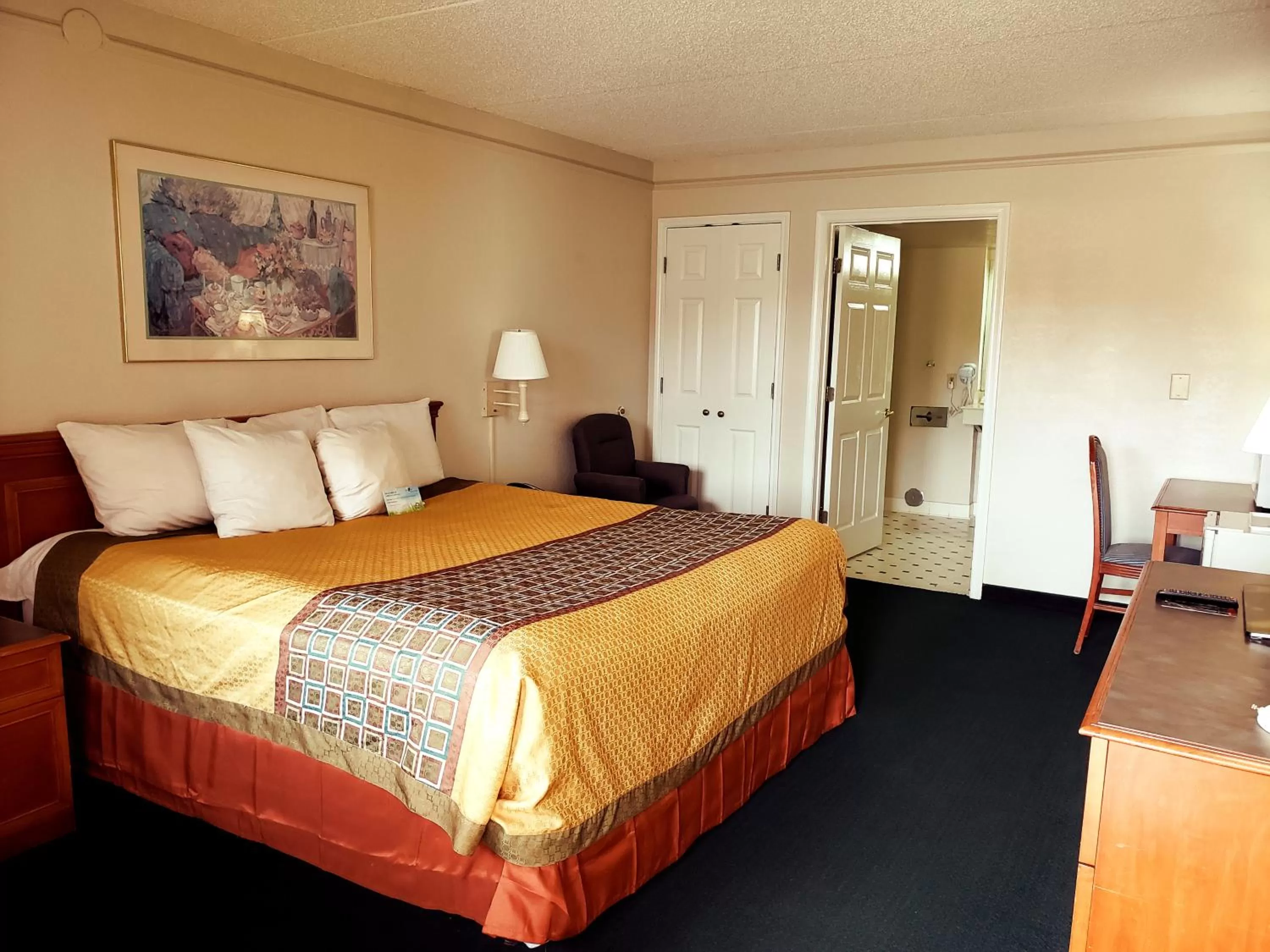 King Room - Disability Access/Non-Smoking in Days Inn by Wyndham Richmond/South