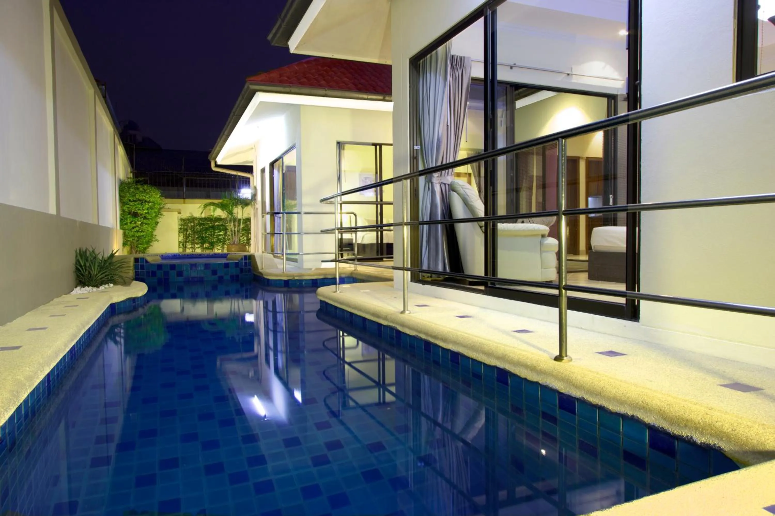 Avoca Pool Villas