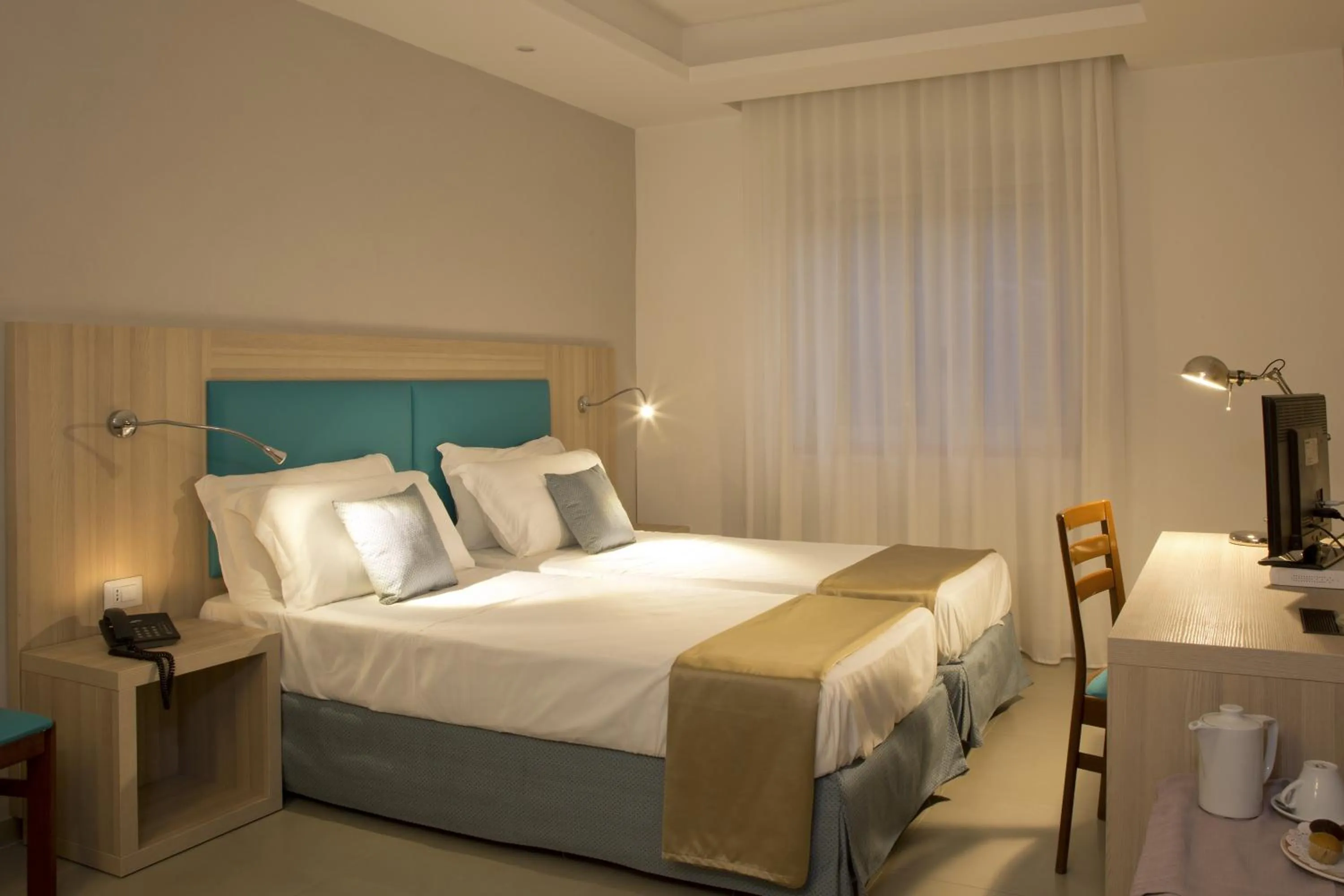 Photo of the whole room, Bed in American Hotel