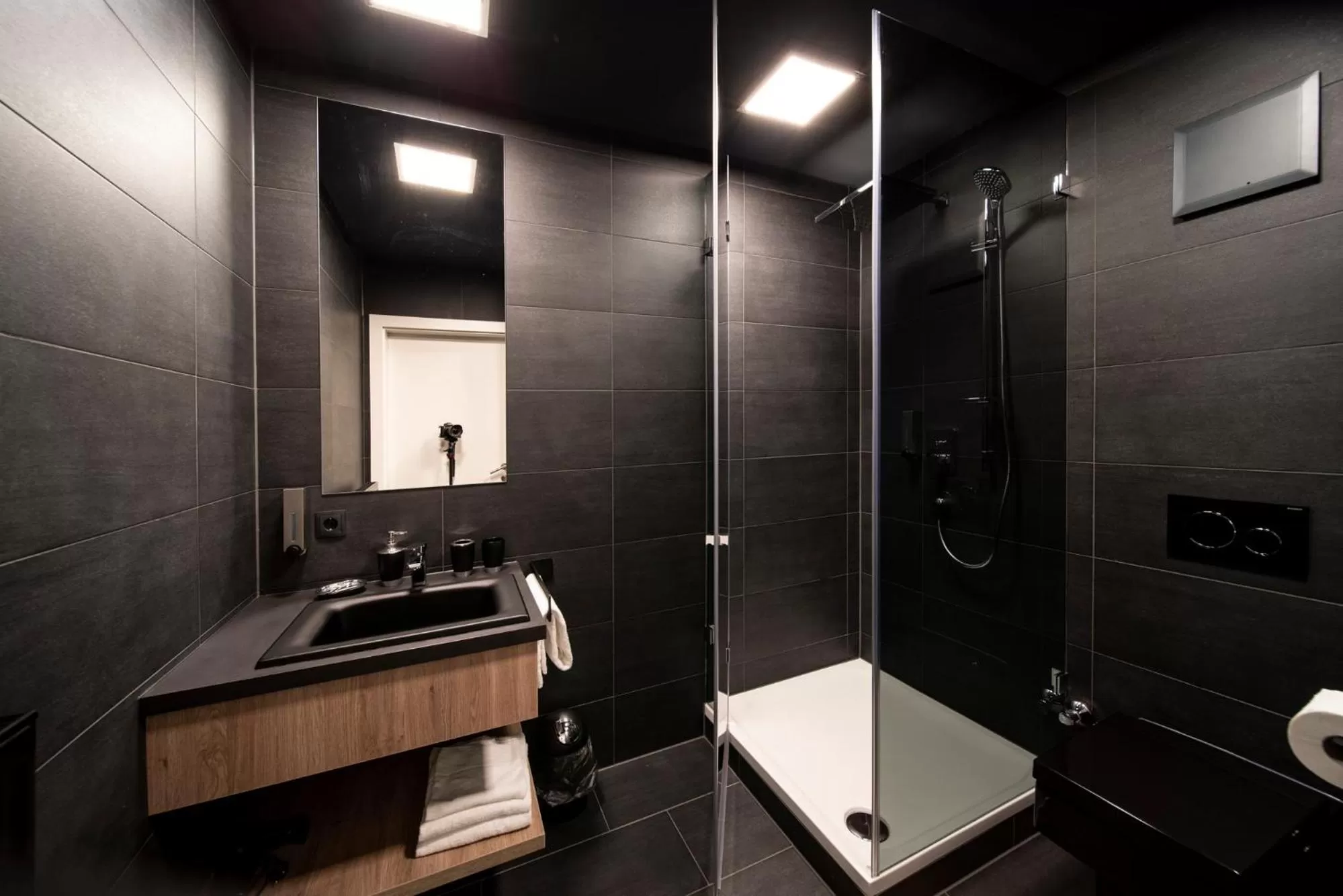 Bathroom in Blackhome Innsbruck Boutique I contactless check-in