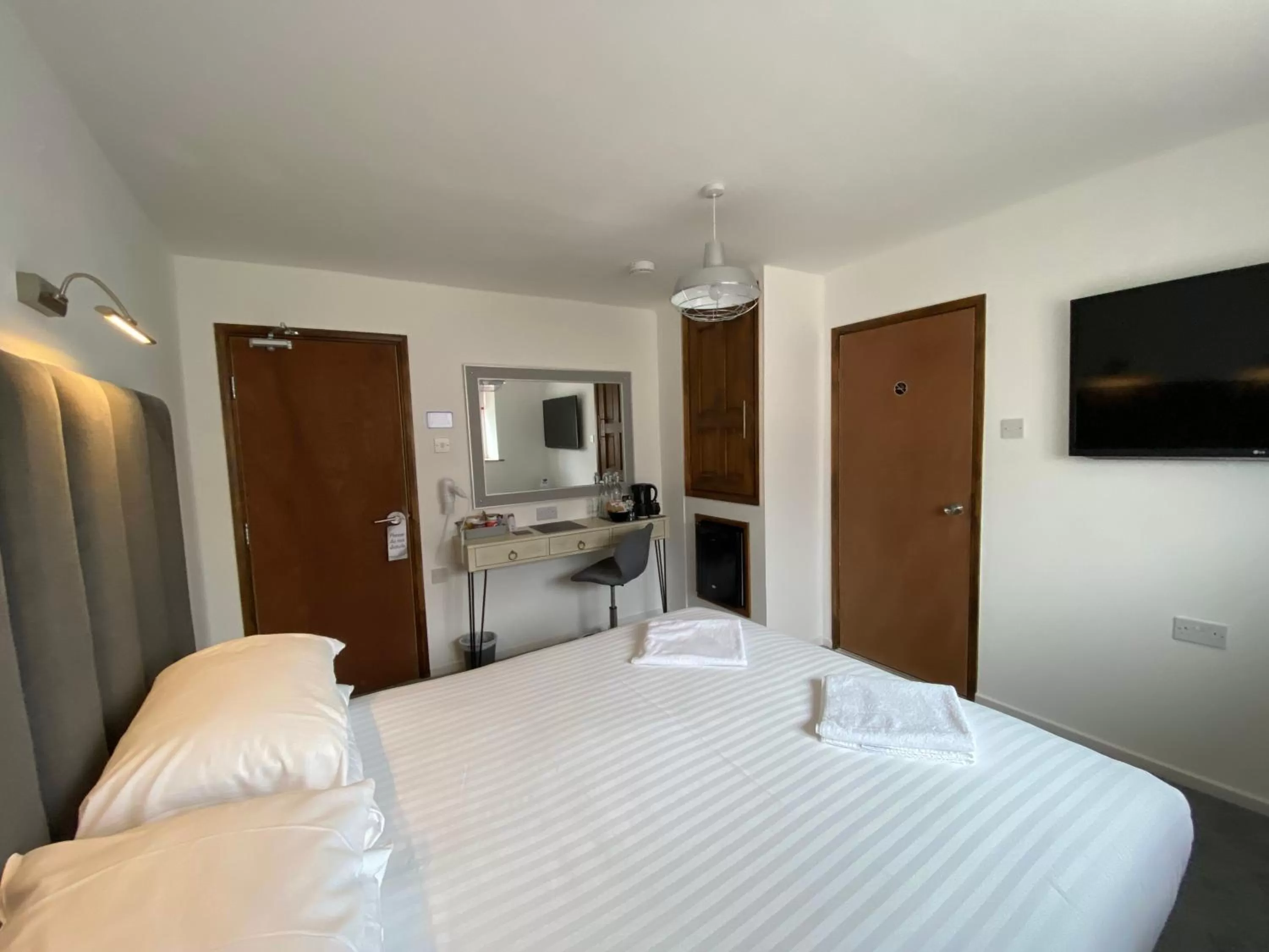 Bed in The Crossroads Inn