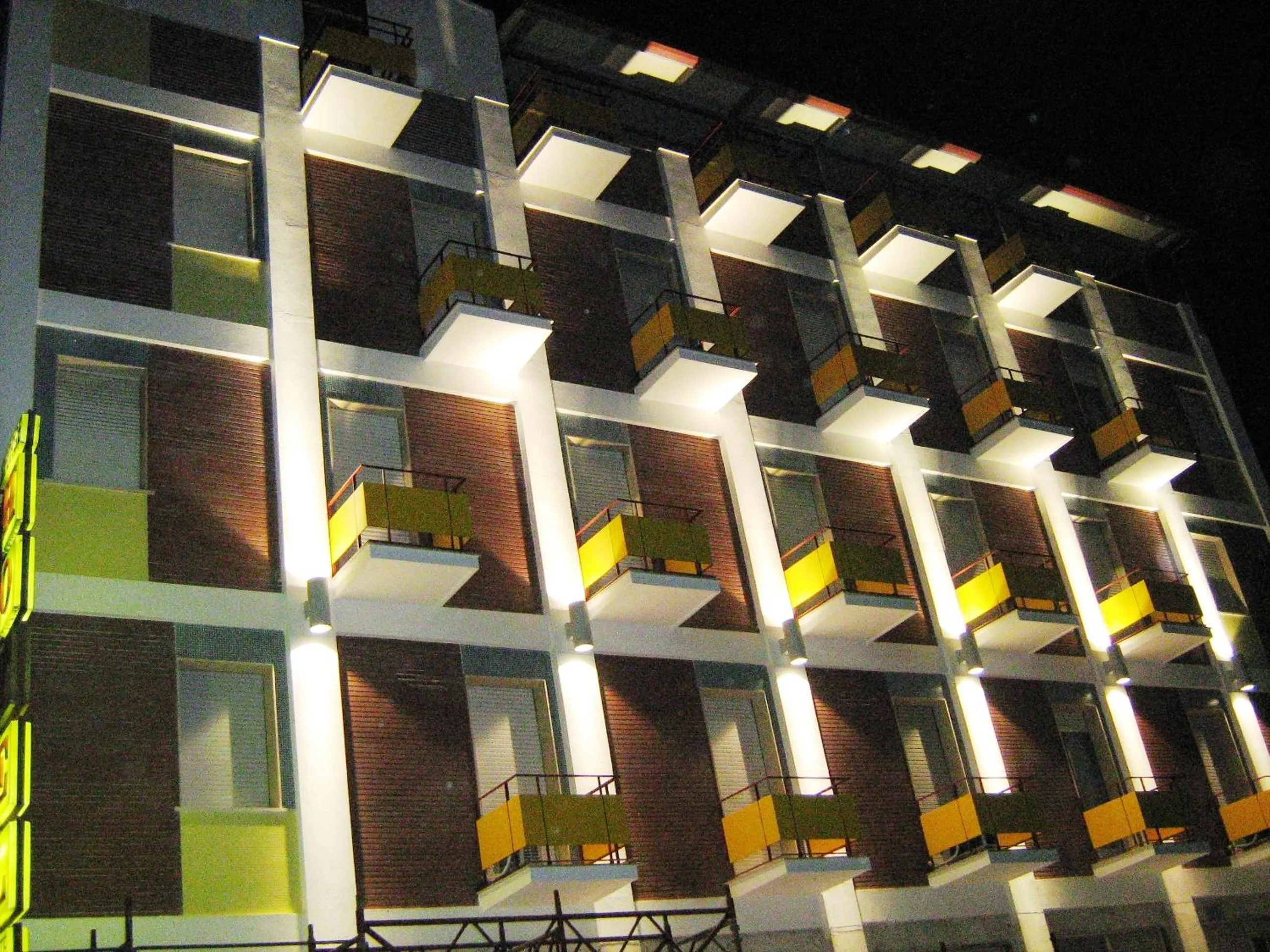 Facade/entrance in George Hotel