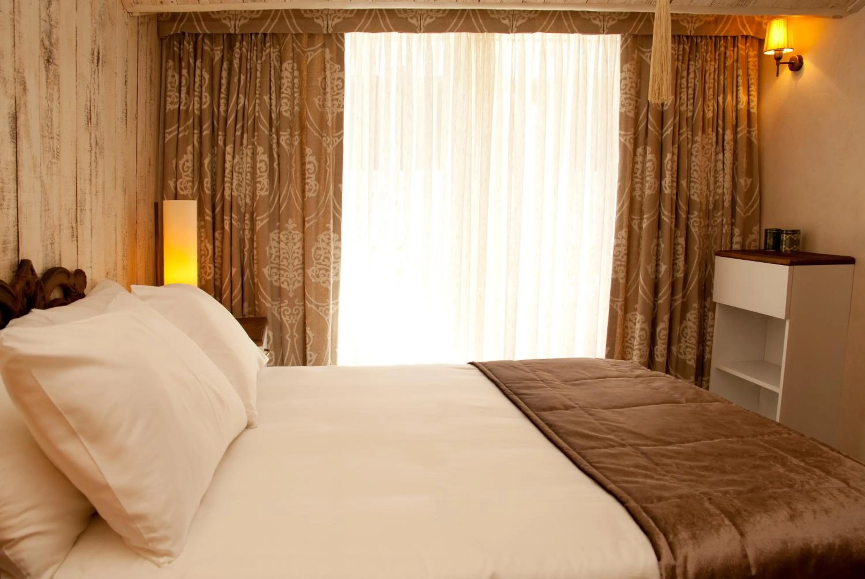 Photo of the whole room, Bed in Hypnos Design Hotel