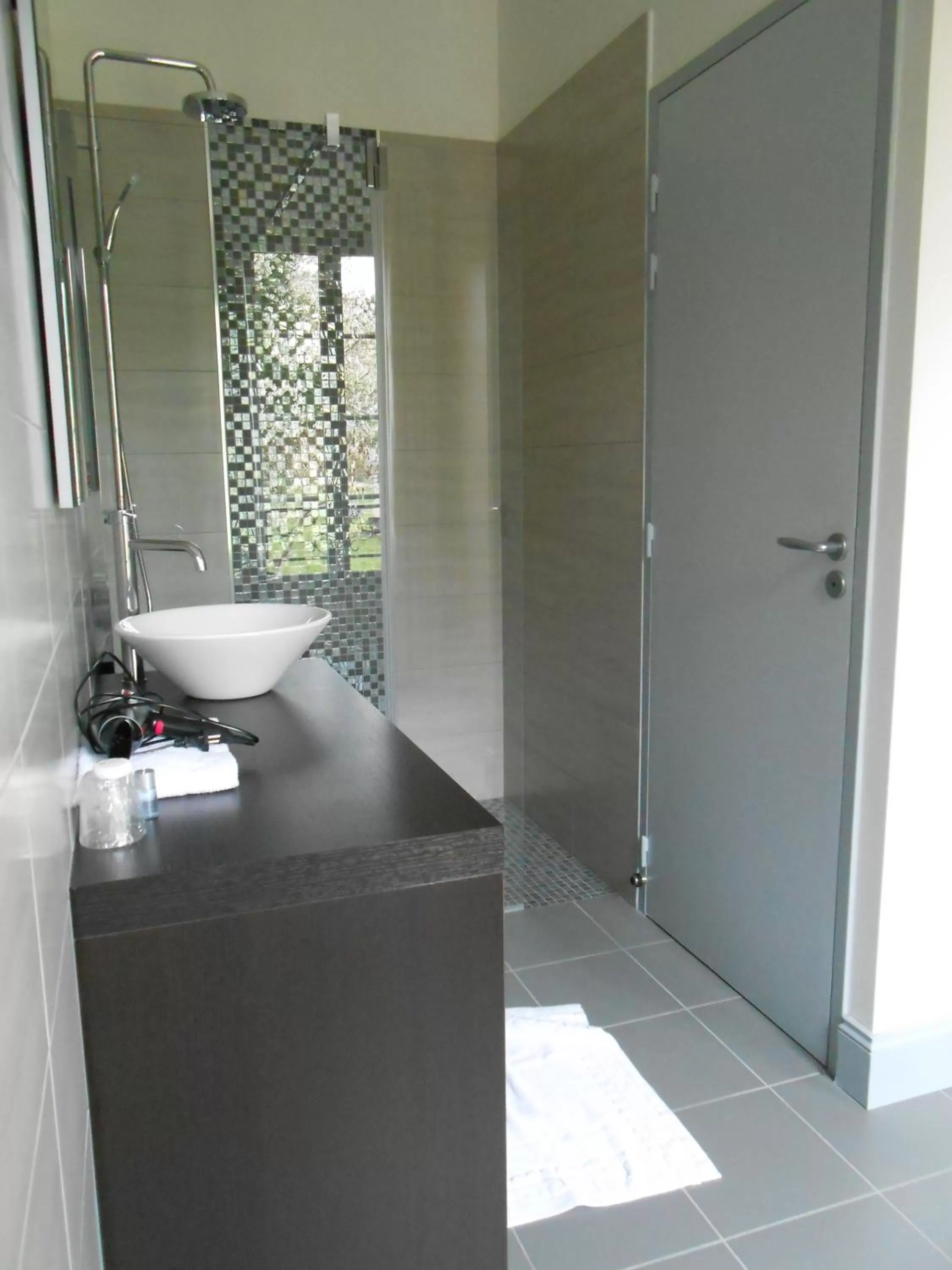 Bathroom in Logis- Hôtel Spa Restaurant l'Epicurial