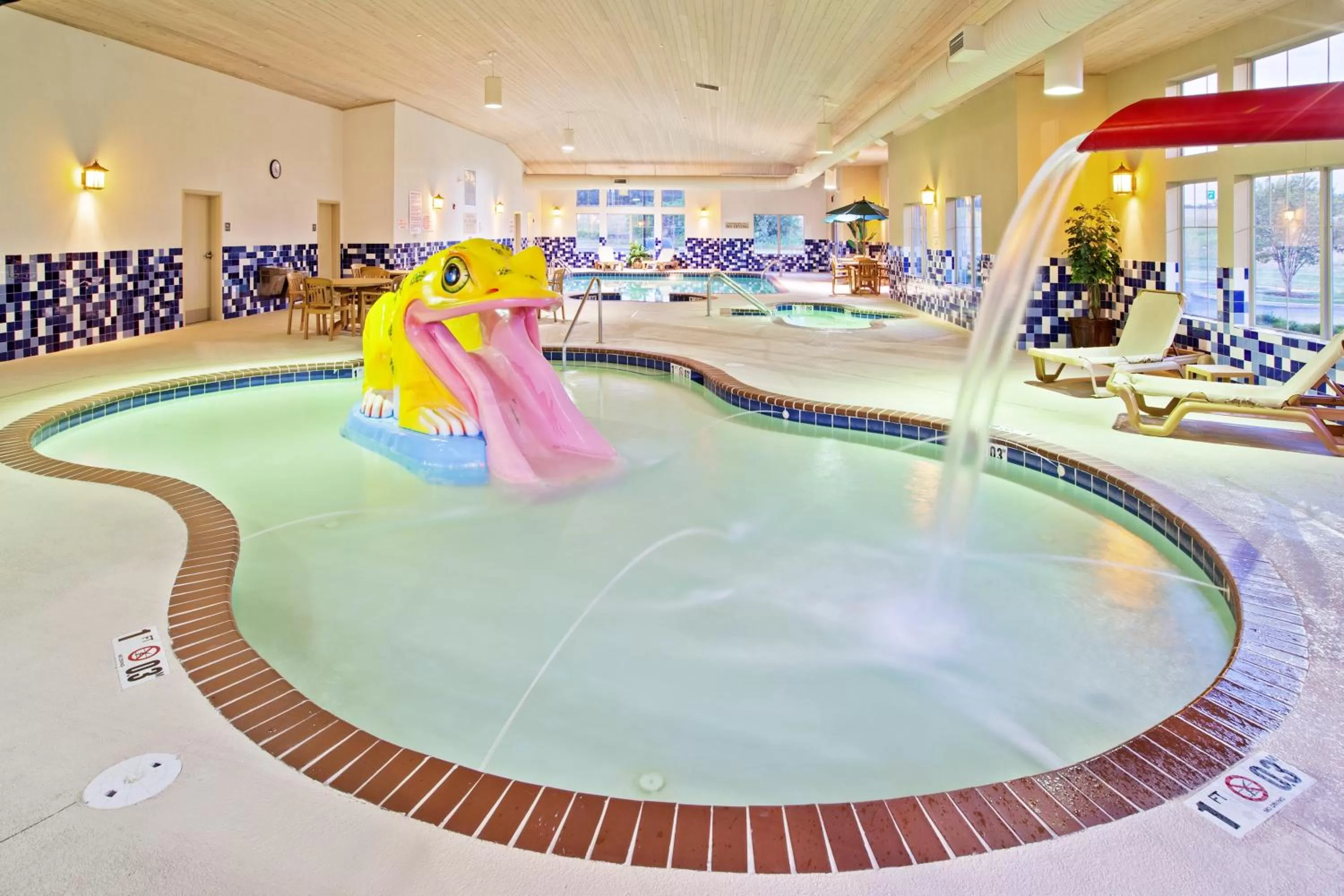Swimming pool in Country Inn & Suites by Radisson, Portage, IN