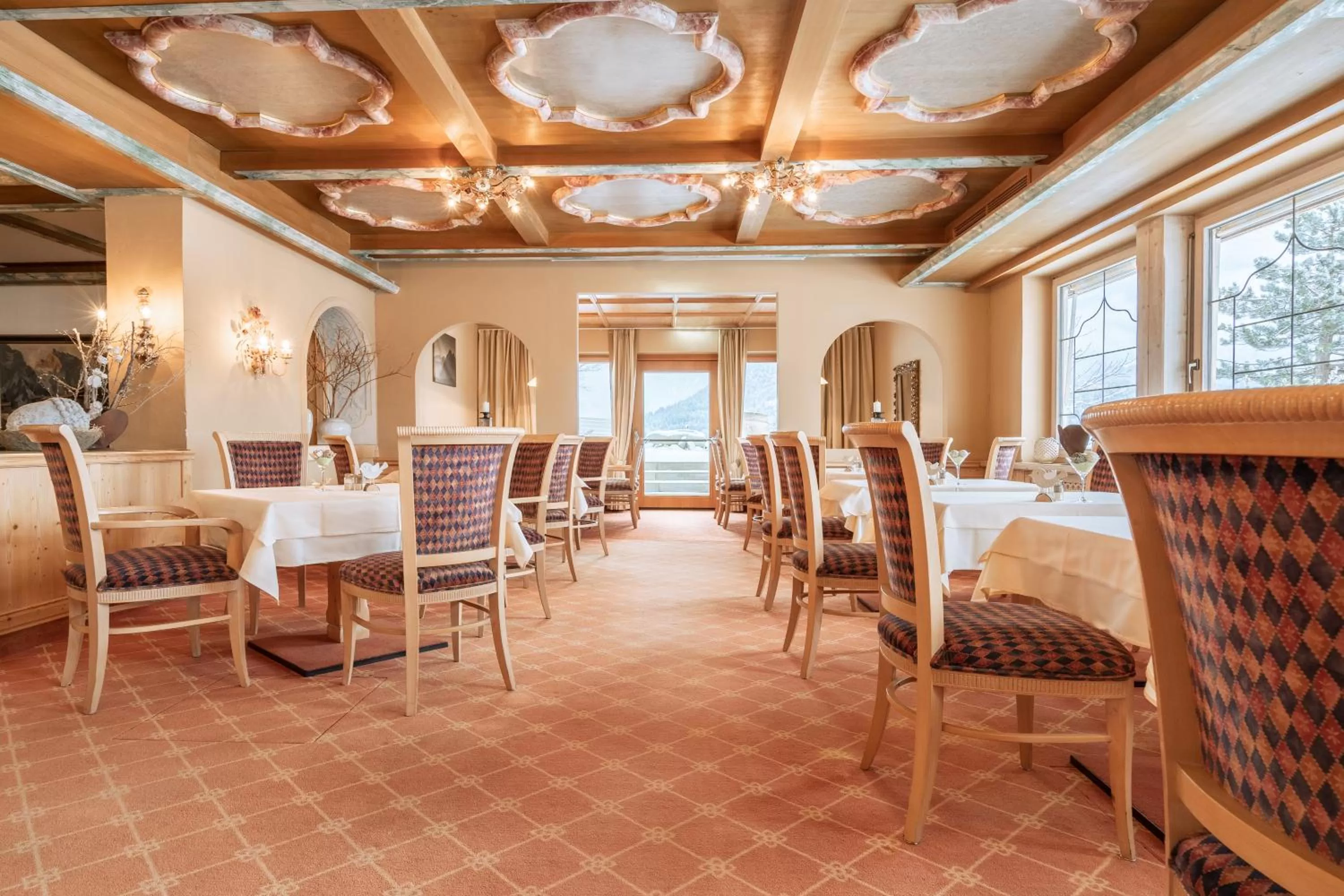 Restaurant/places to eat in Hotel Seelos