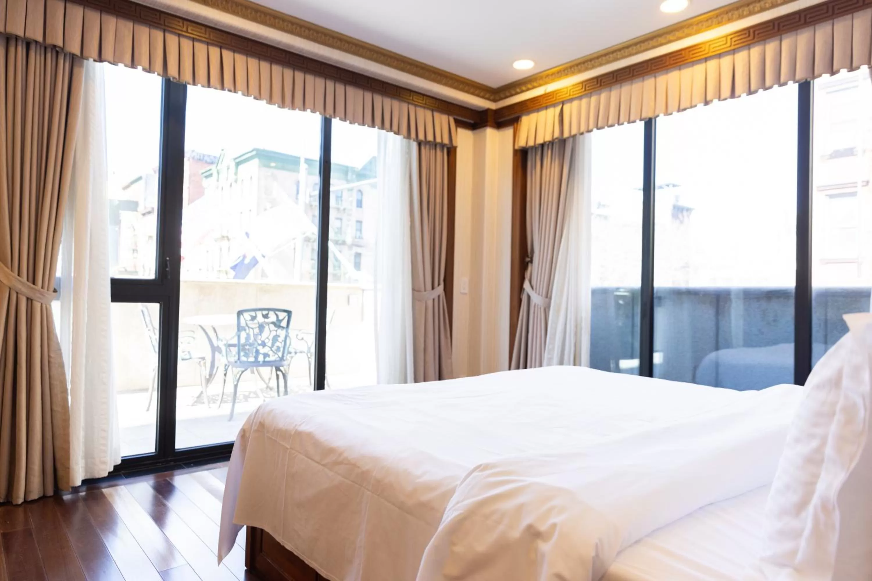 Bed in The Allen Hotel