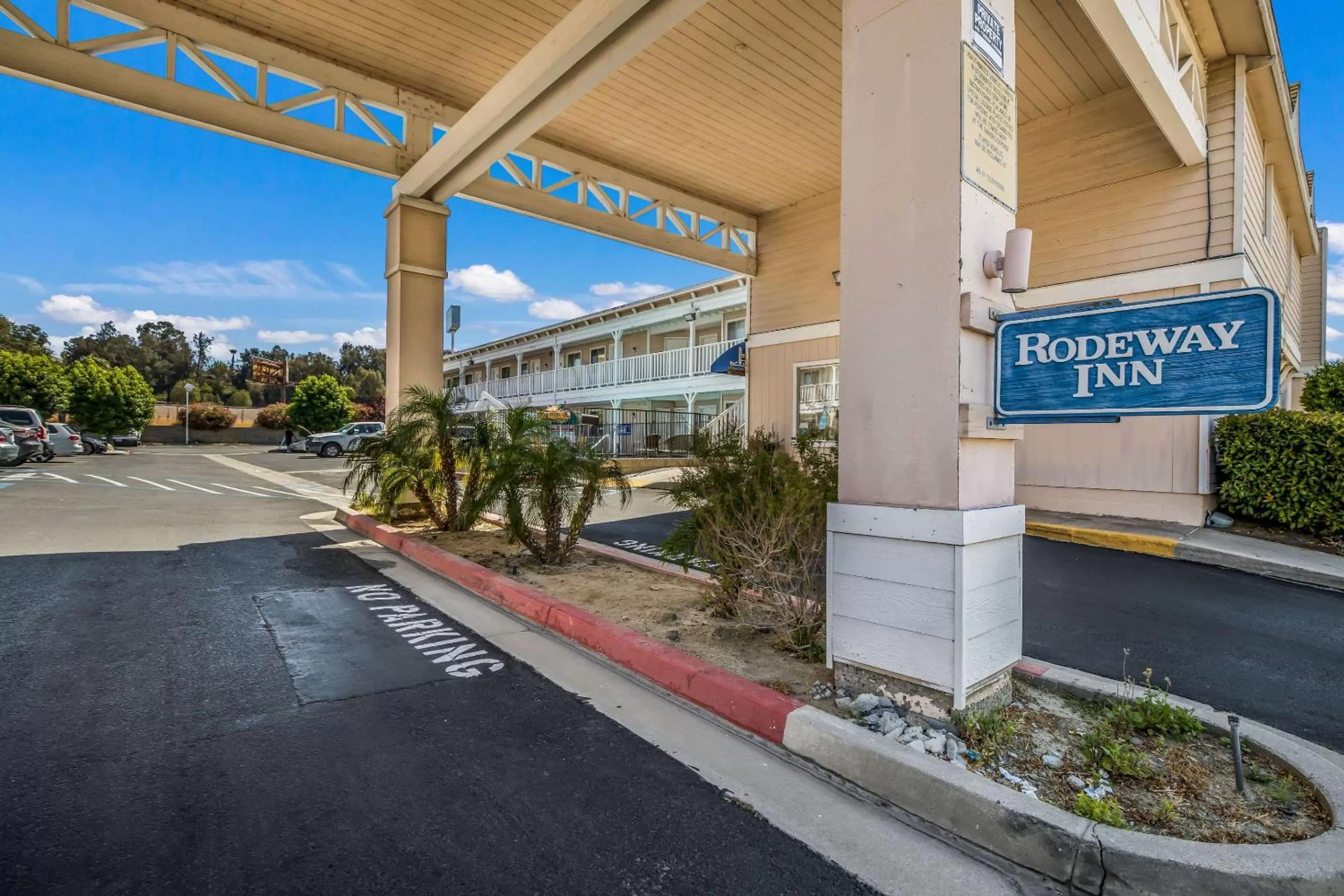 Property building in Rodeway Inn Old Town Temecula