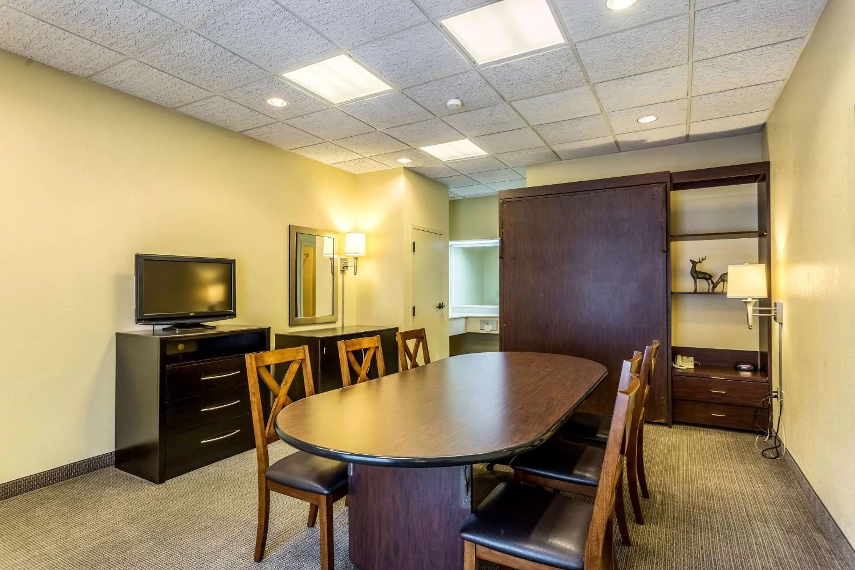 Photo of the whole room in Quality Inn Union City US 51