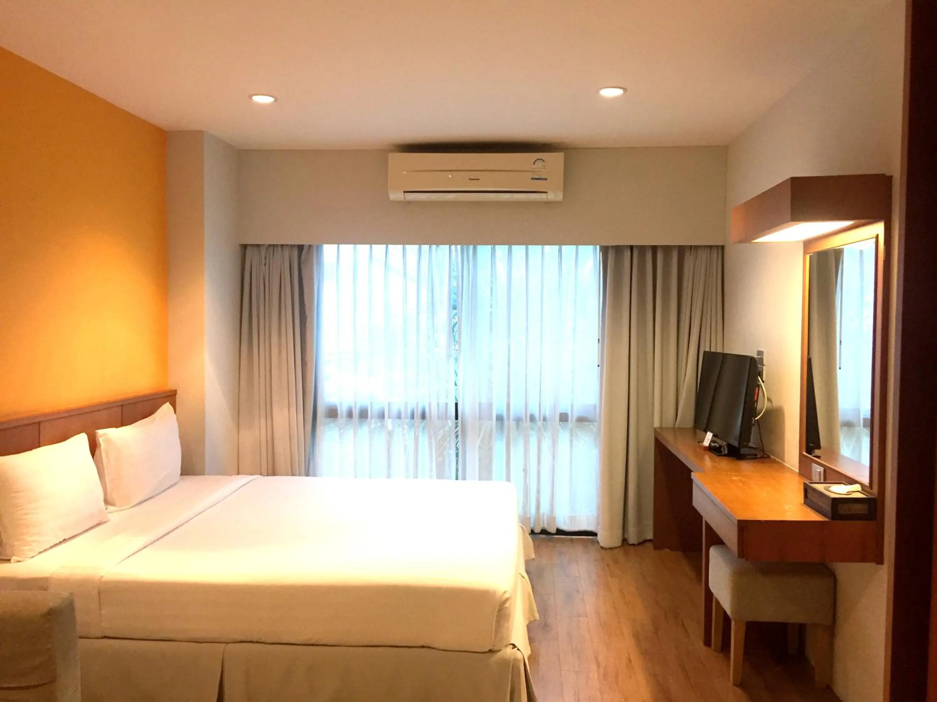 Bed in Crystal Jade Hotel