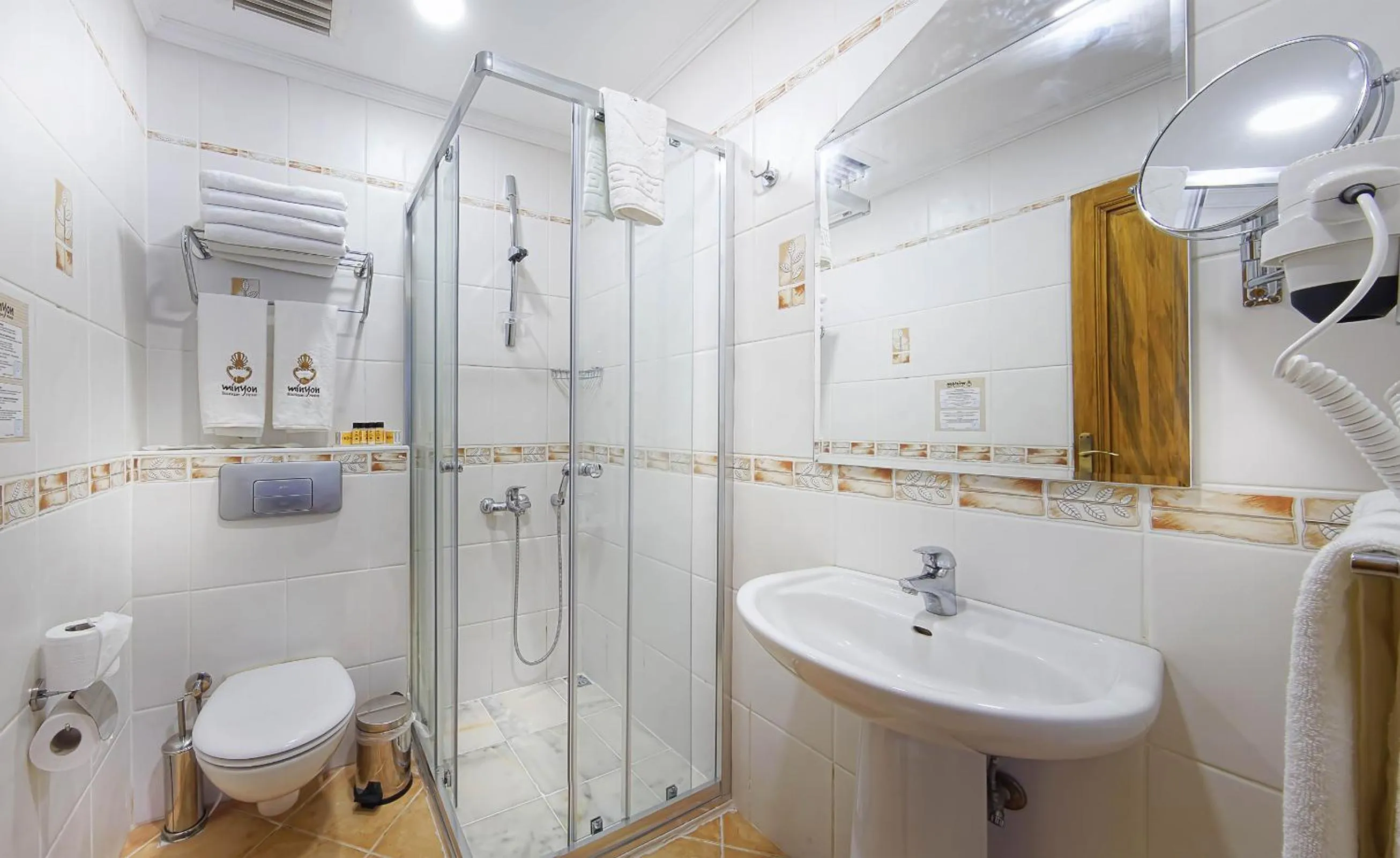 Bathroom in Minyon Hotel