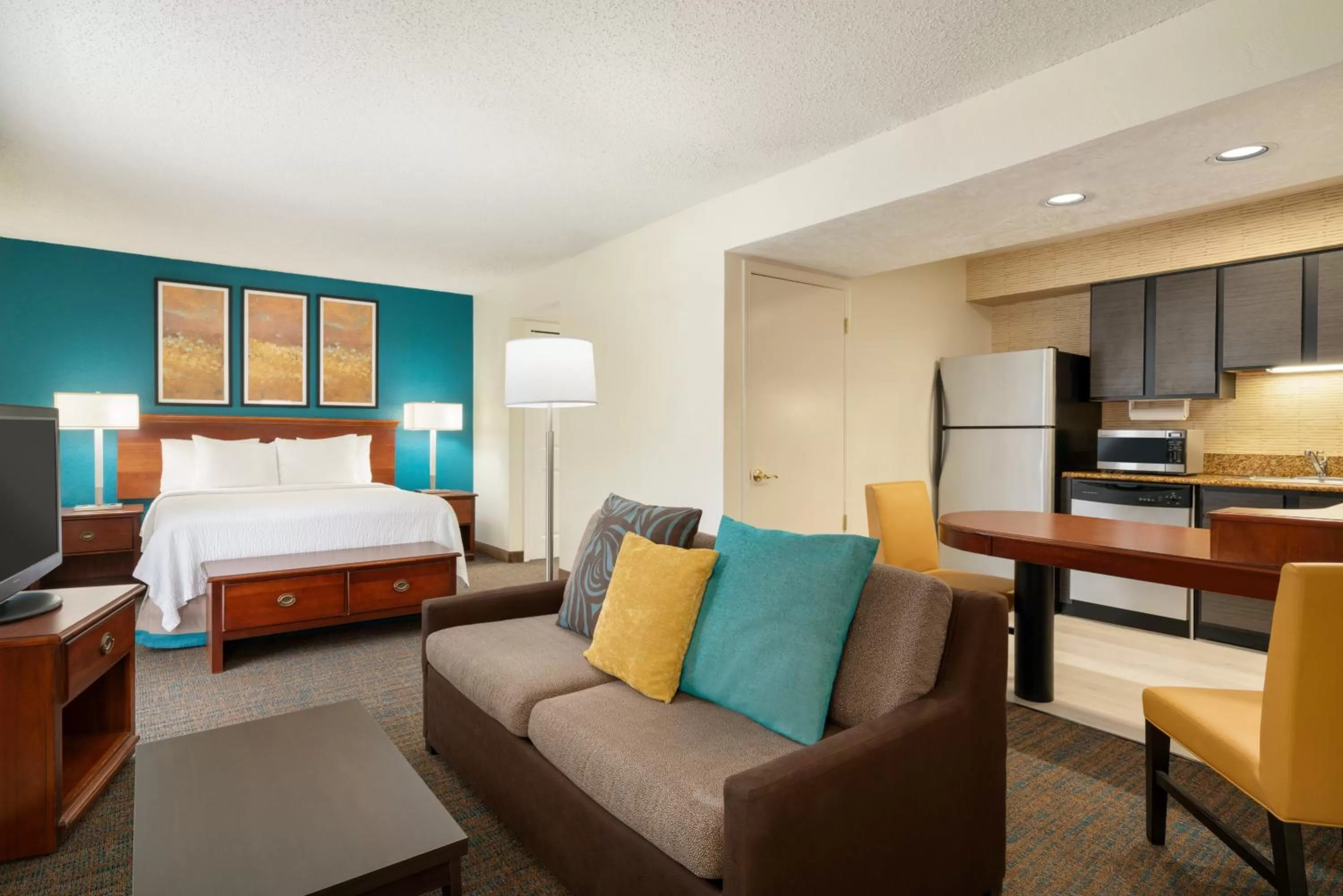 Photo of the whole room, Bed in Hawthorn Suites by Wyndham Tinton Falls