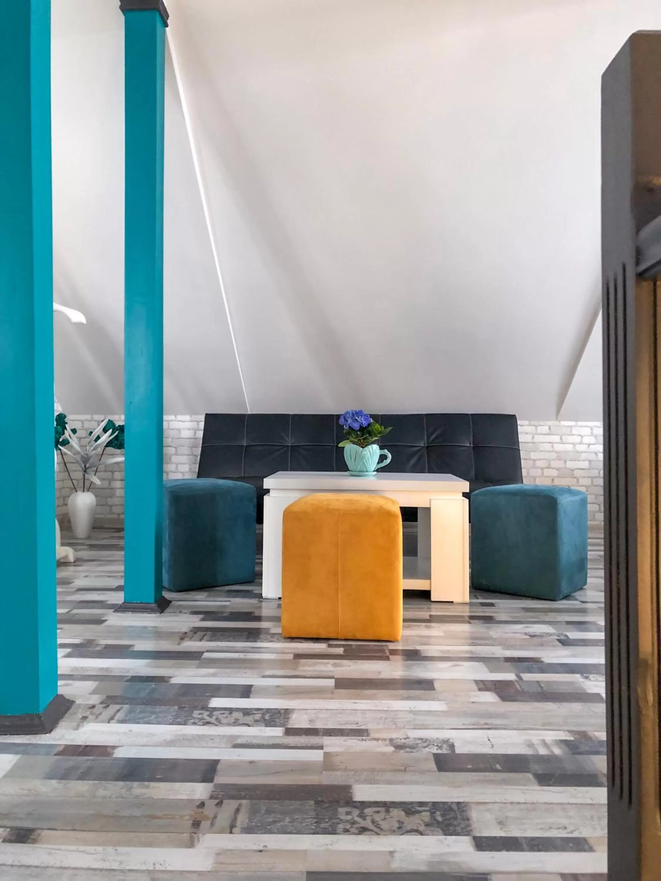 Living room in Check Point Hotel