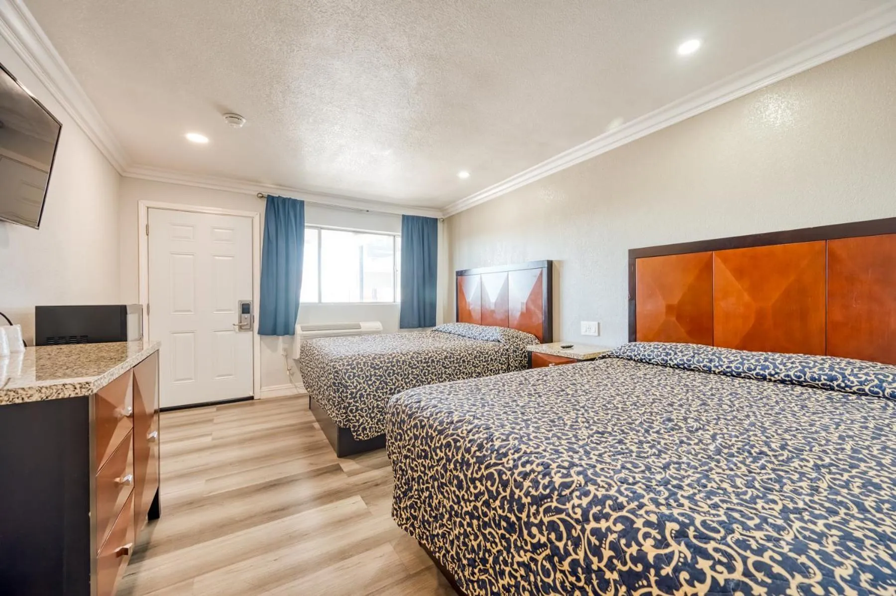 Bed in ERTH INN by AGA- Mojave